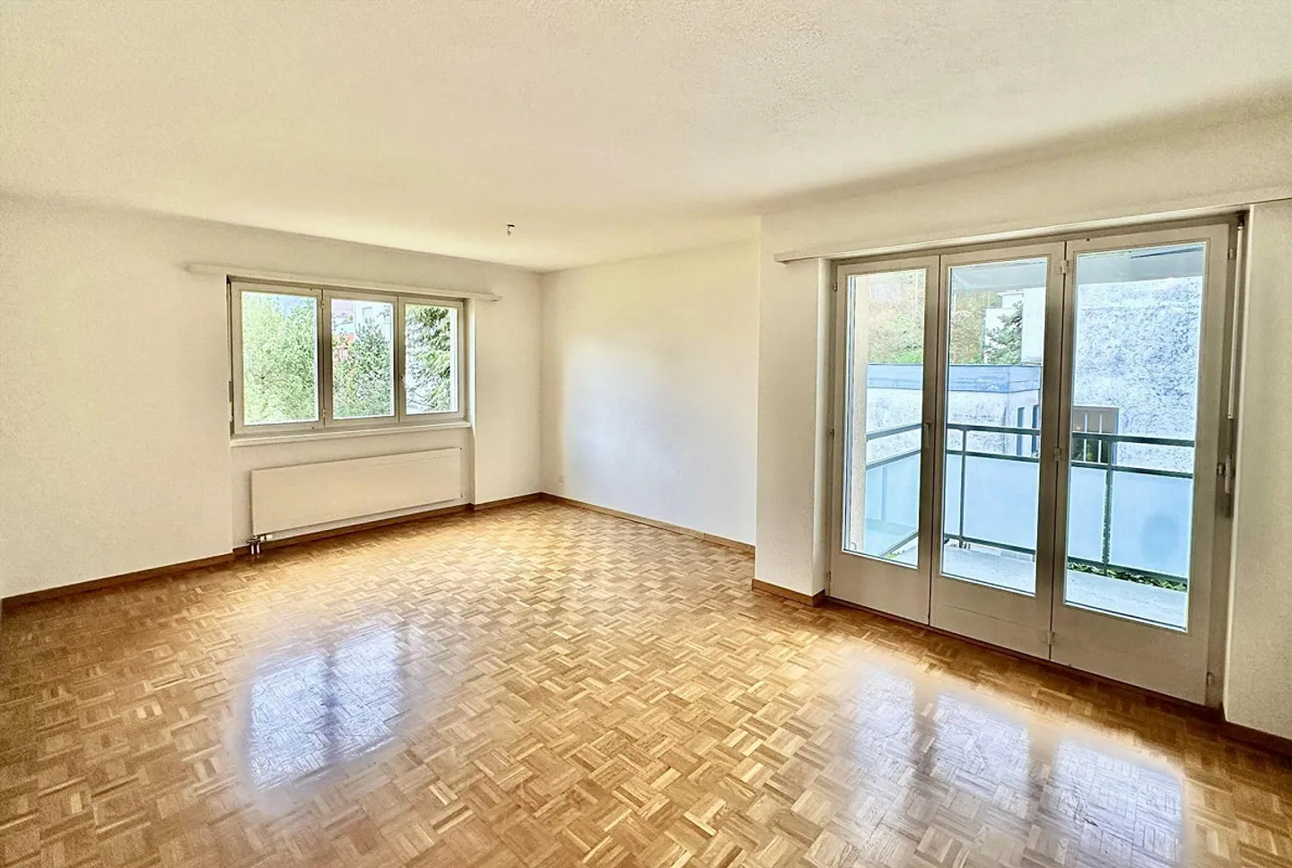 Ampio appartamento 2 locali (61 m2) con 2 balconi a Malters - Foto 3 di 10