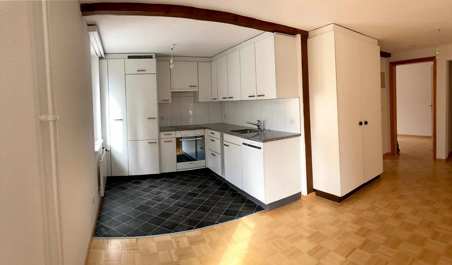 Ampio appartamento di 3,5 locali con area giardino - Foto 2 di 7