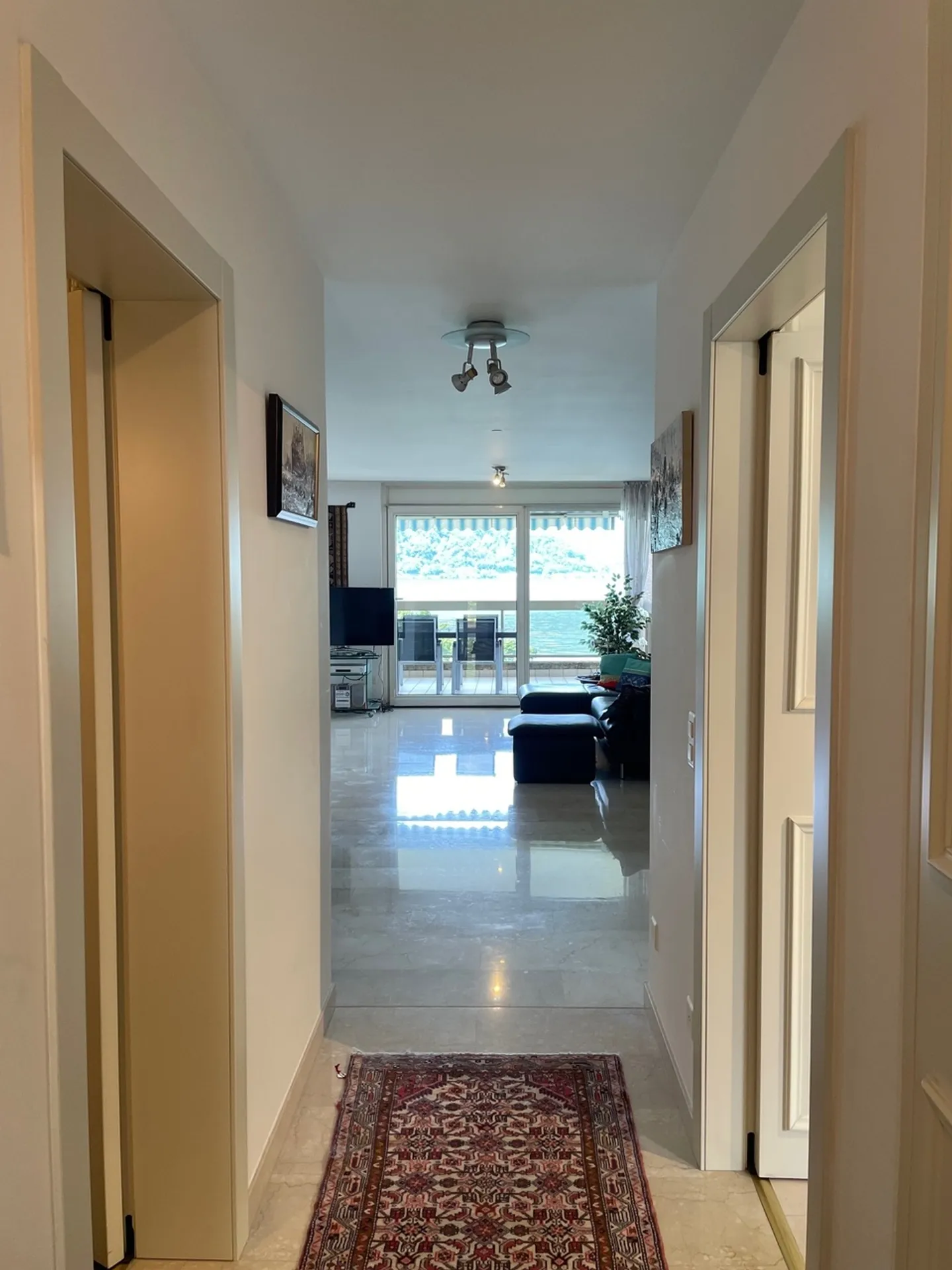 Appartement au bord du lac - Photo 23 sur 24