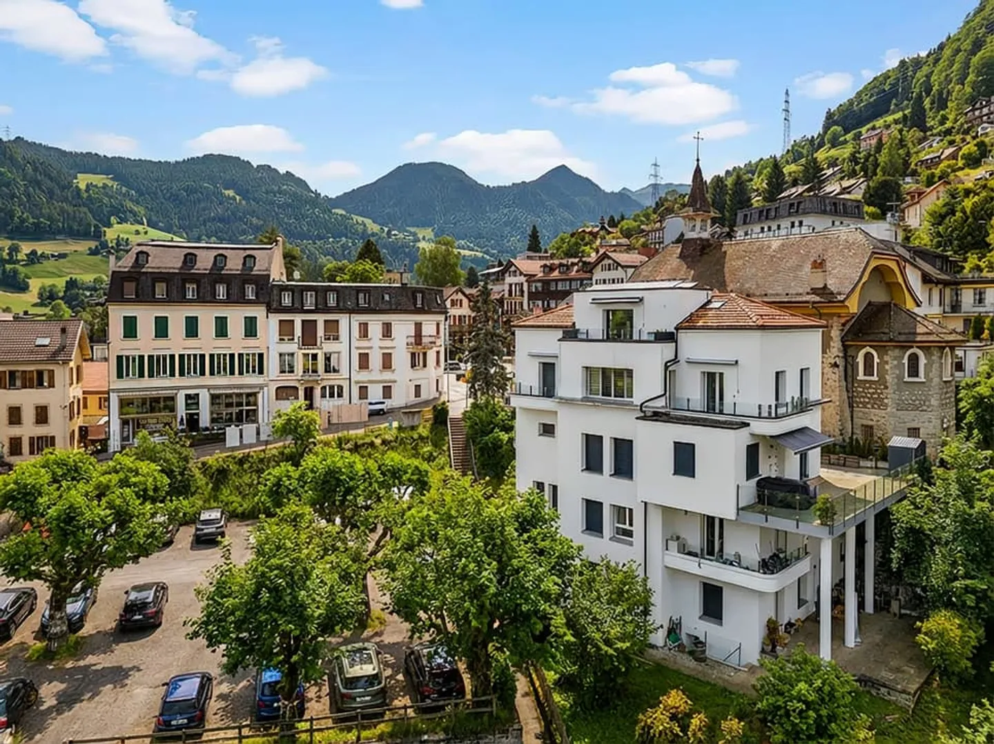 Immeuble collectif entièrement loué au-dessus de Montreux - Photo 1 sur 7