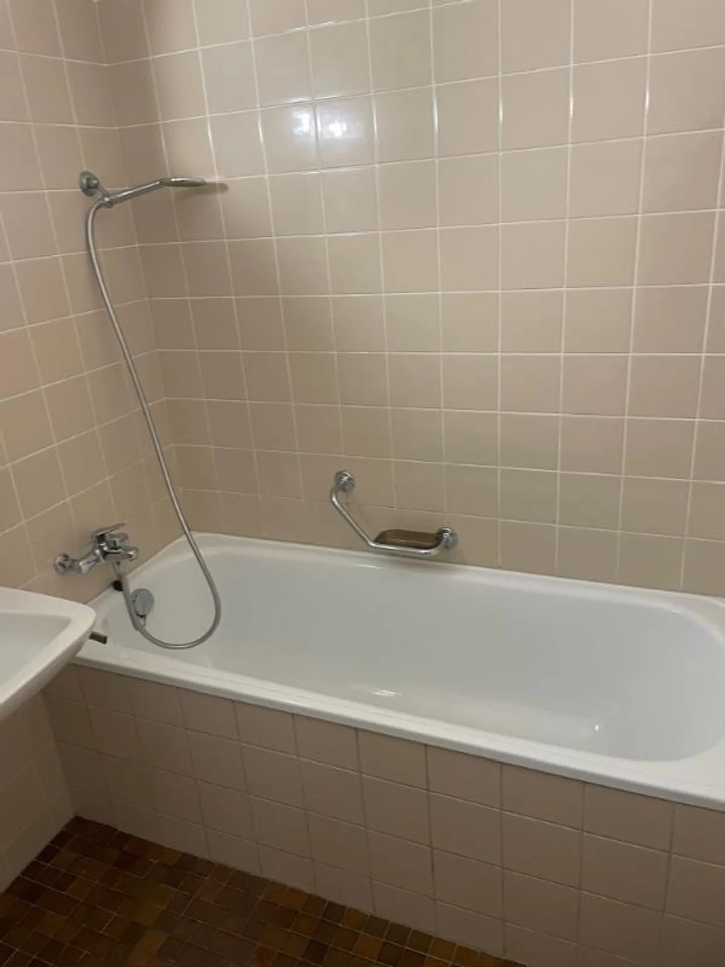 2 Room Apartment - Photo 3 of 5