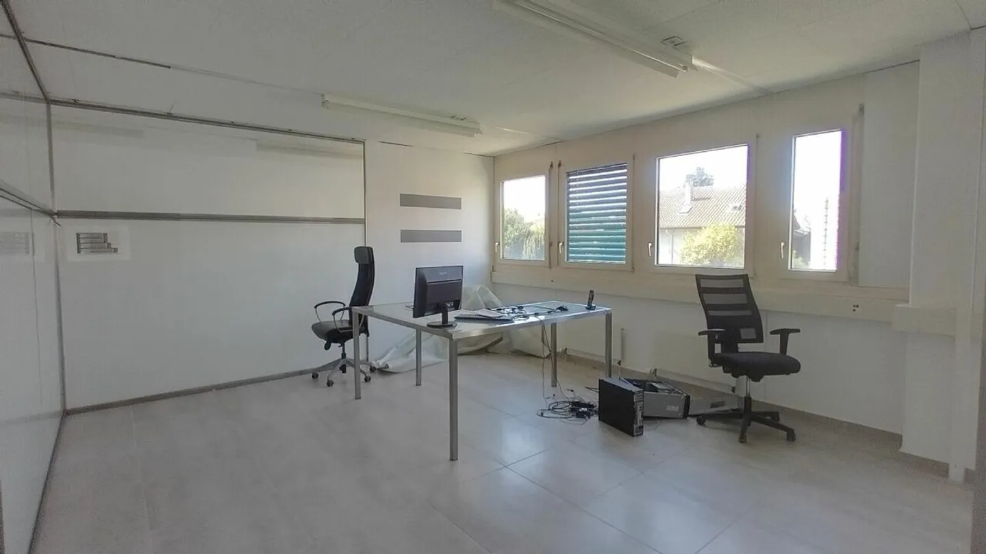 Your premises of 194 and 352 m2, freight elevator and loading dock, for rent in Lonay - Photo 3 of 9