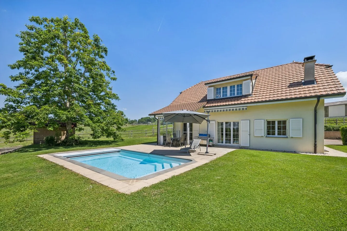 Charming House with Pool - Photo 9 of 11