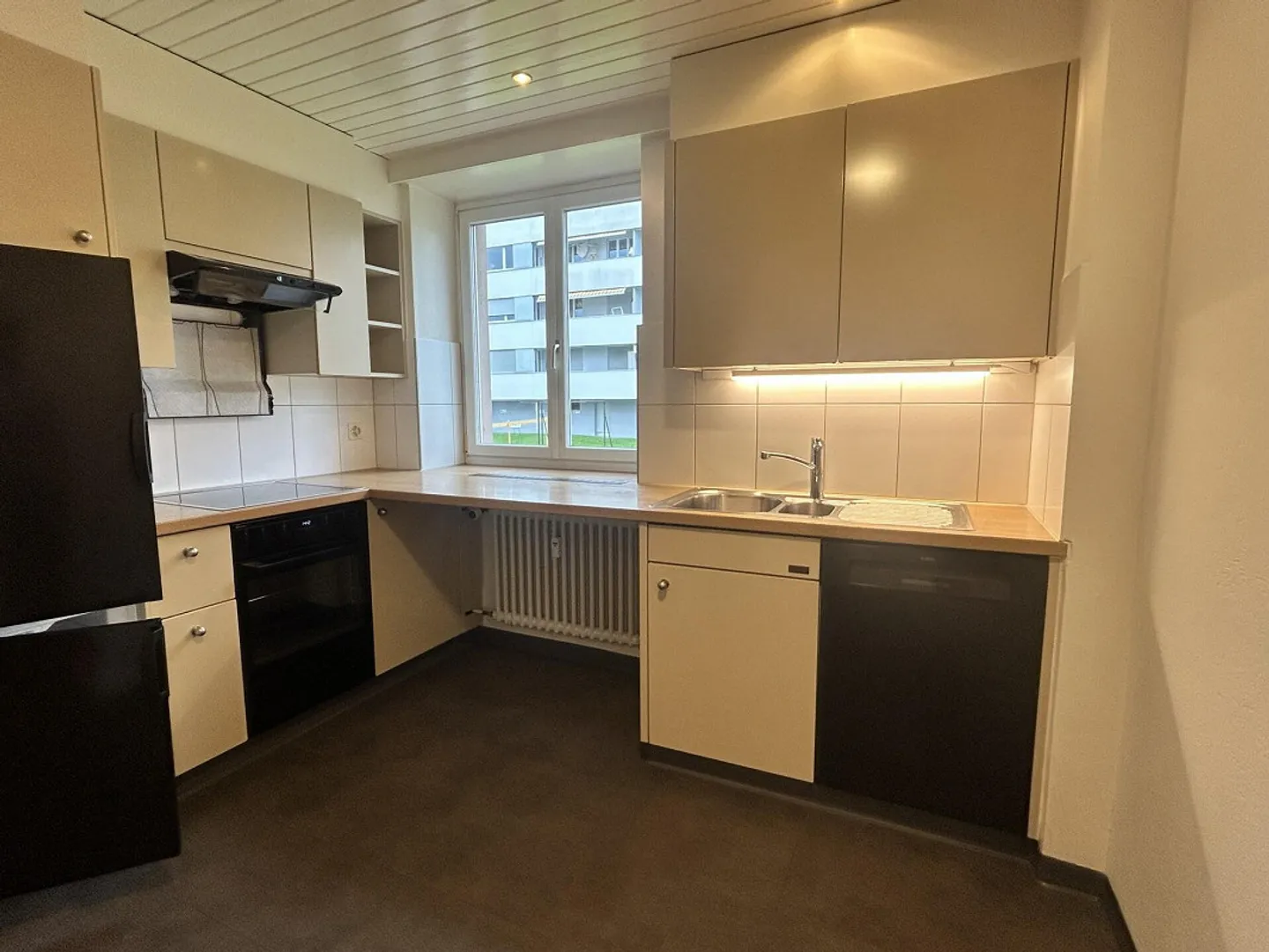 Appartement spacieux au rez-de-chaussée à louer - Photo 1 sur 7