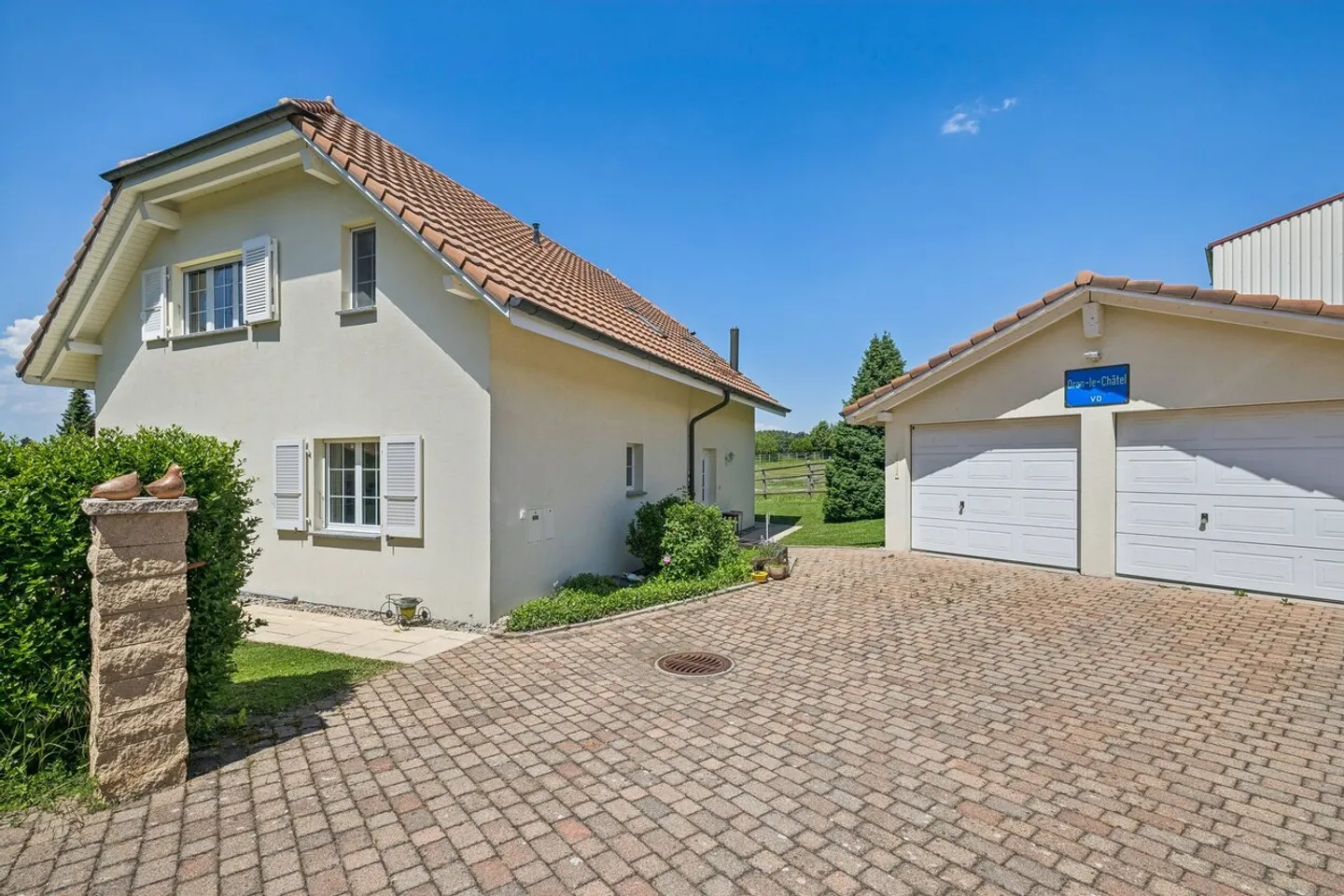 Charming House with Pool - Photo 10 of 11