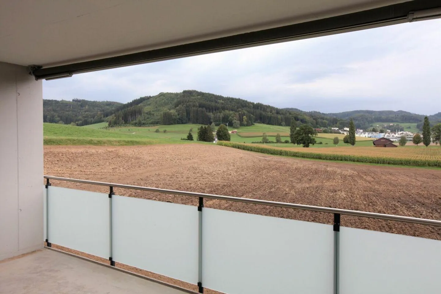 Modern 4.5-room ground floor apartment with a view of greenery! - Photo 10 of 13