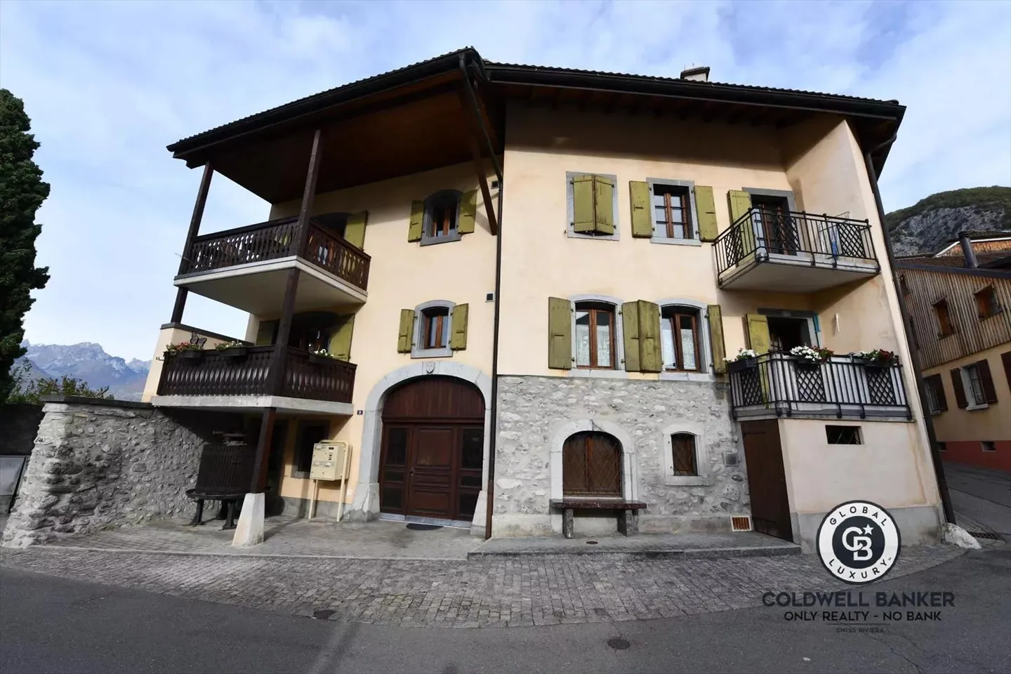 Gemischtes Gebäude - Foto 1 von 13