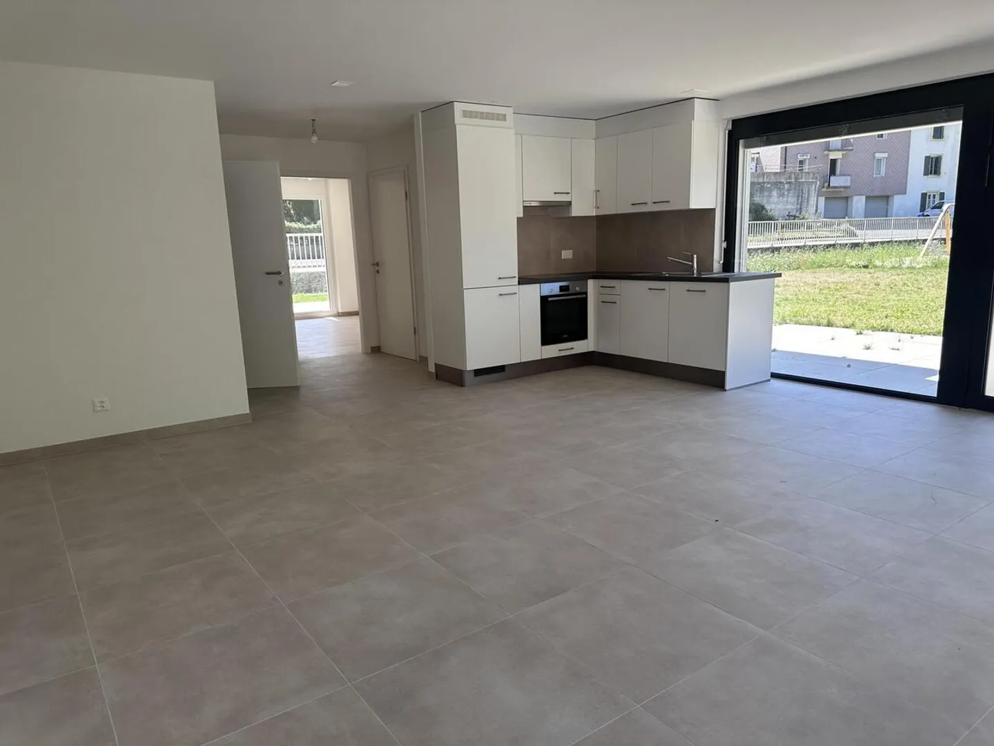 Appartement Commercial - Photo 3 sur 14