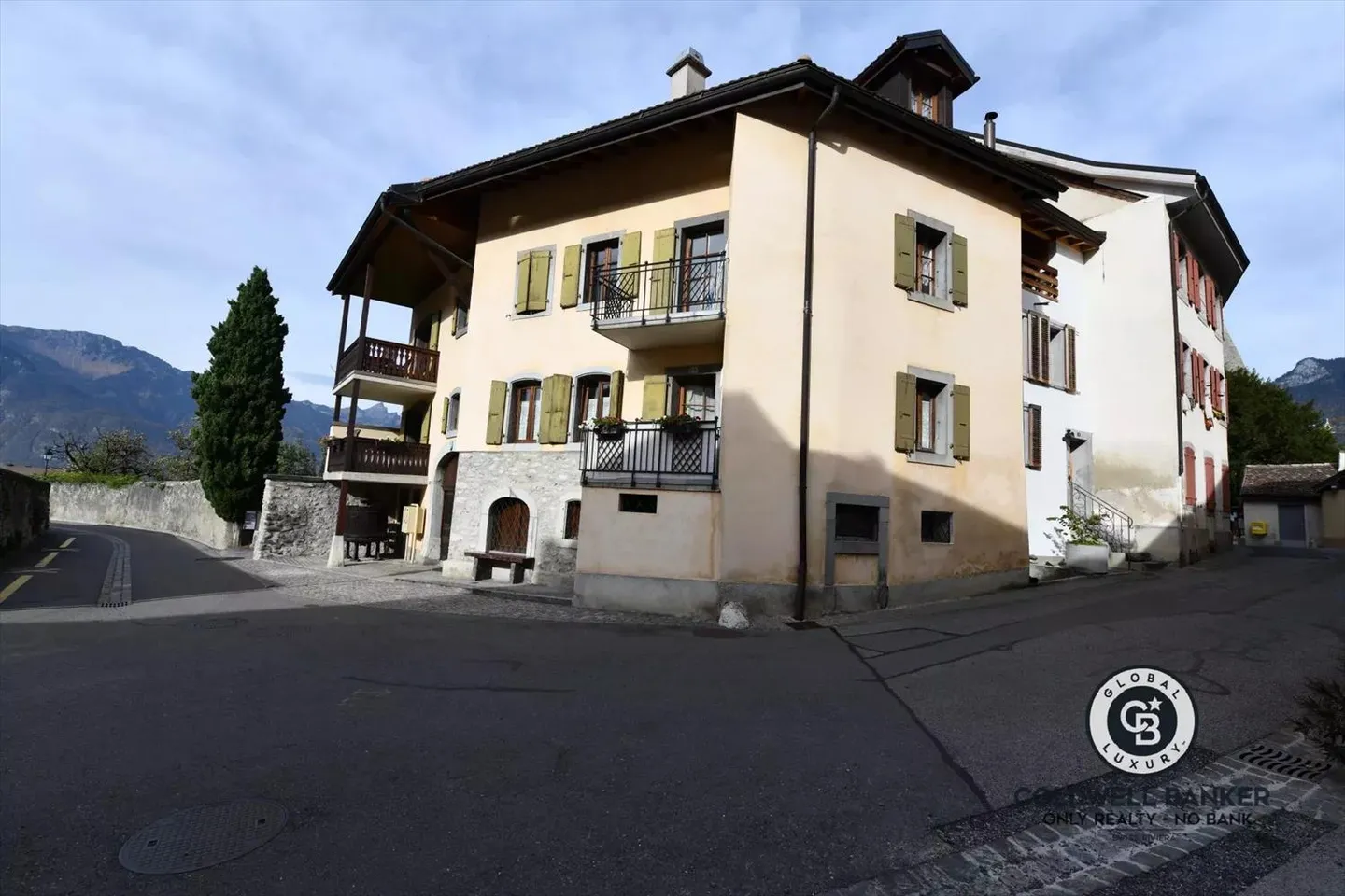 Gemischtes Gebäude - Foto 2 von 13