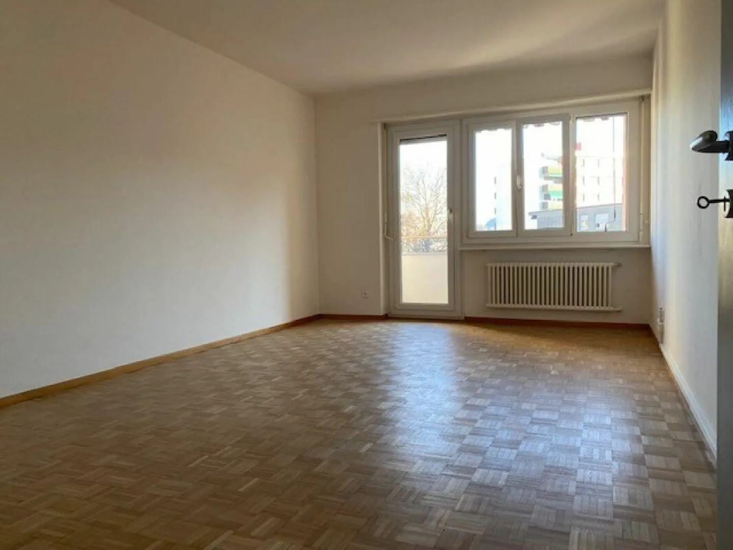 Apartment with 3.5 rooms on the first floor for sale - Photo 3 of 9