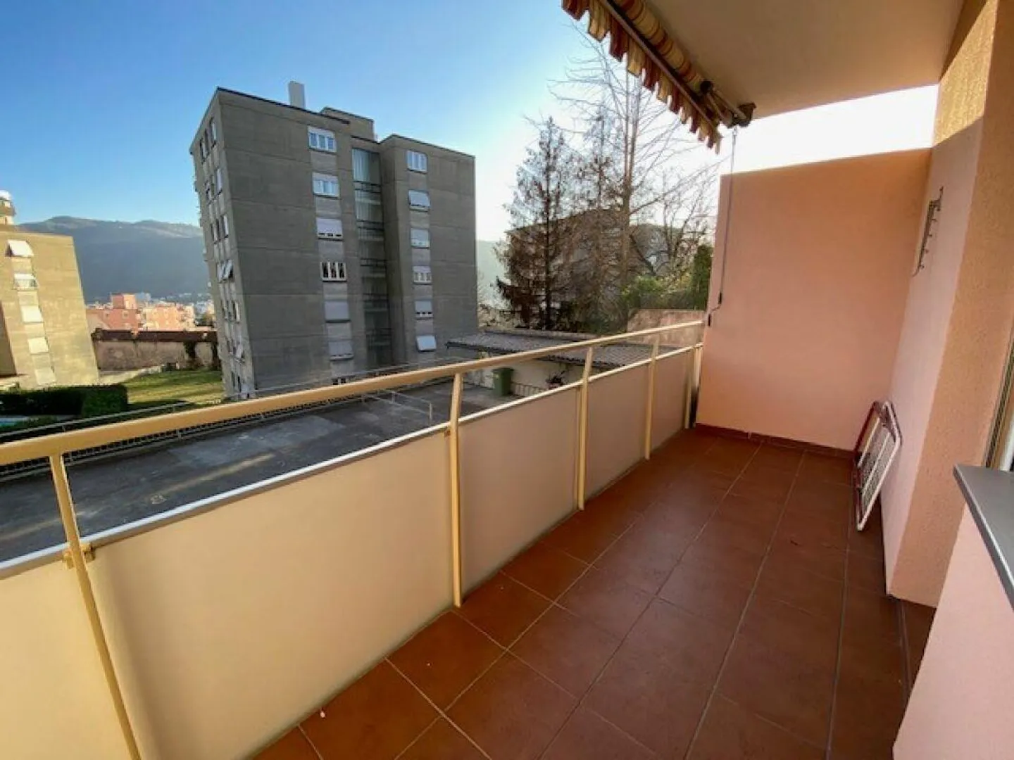 Apartment with 3.5 rooms on the first floor for sale - Photo 4 of 9