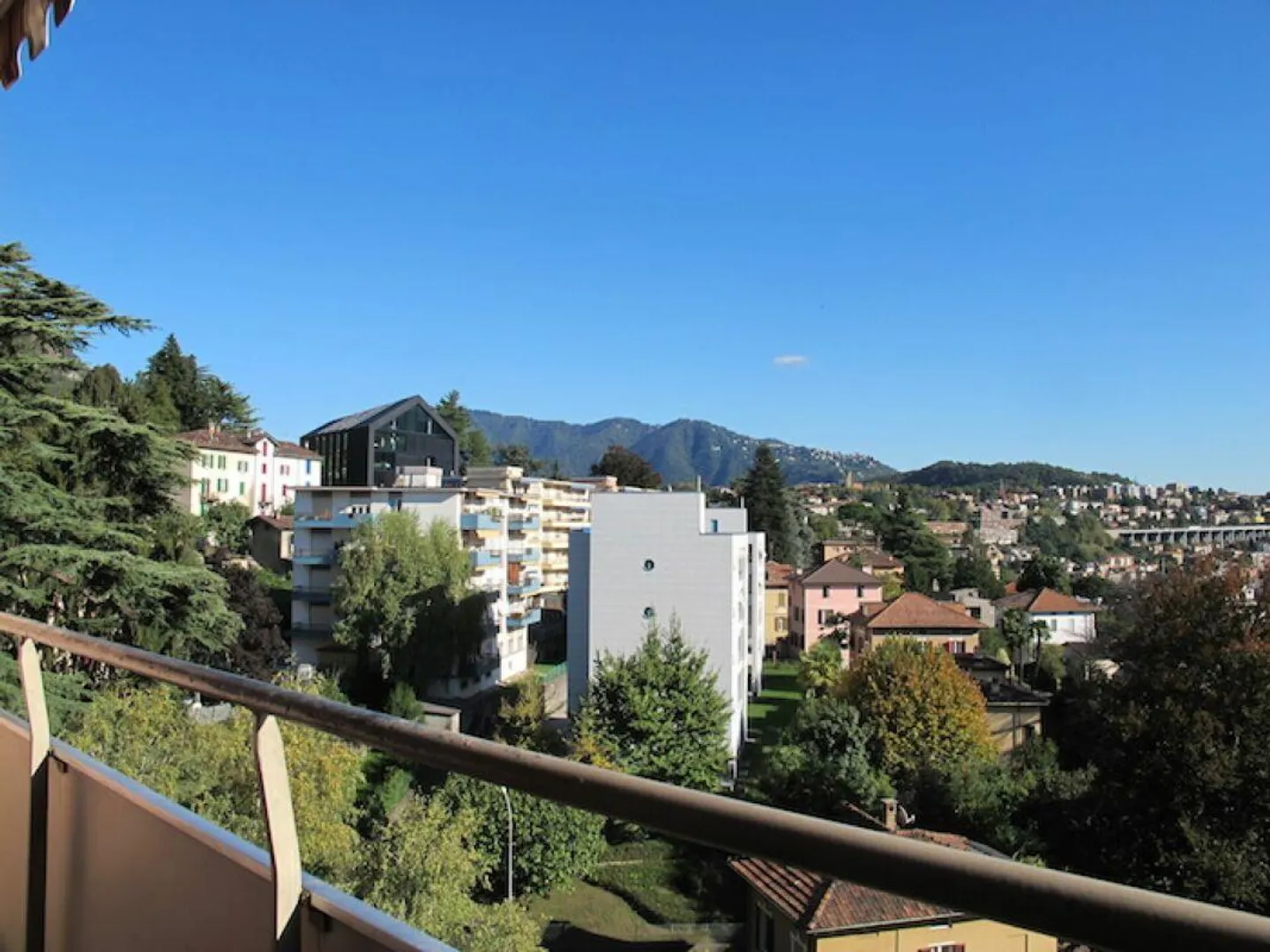 Apartment with 3.5 rooms on the first floor for sale - Photo 1 of 9