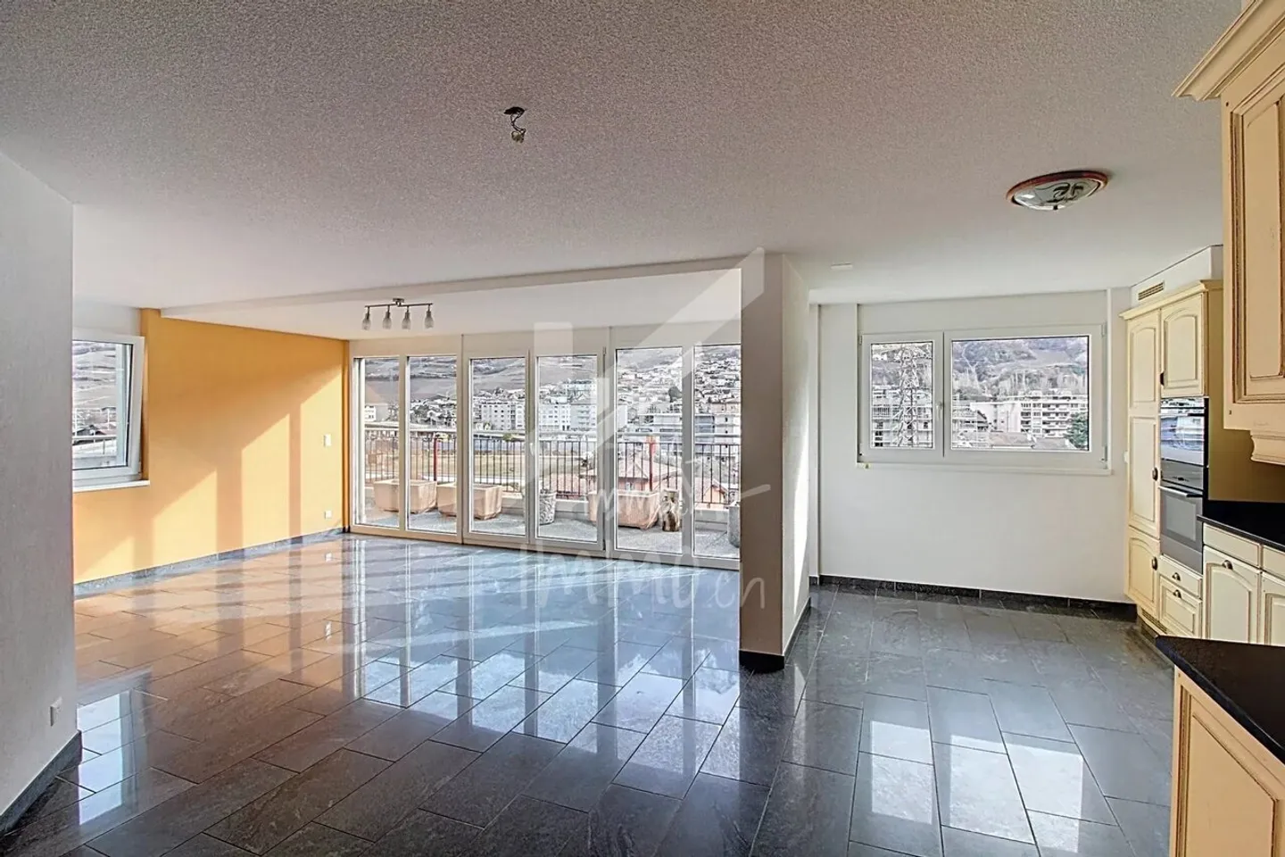 Véritable penthouse, belle finition, excellent état - Photo 1 sur 12