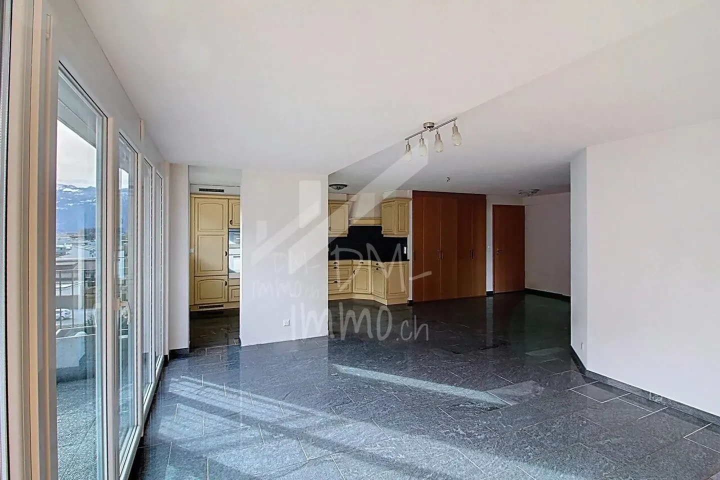 Véritable penthouse, belle finition, excellent état - Photo 3 sur 12