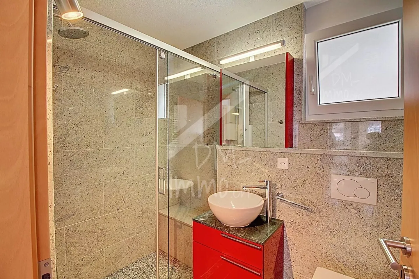 Véritable penthouse, belle finition, excellent état - Photo 8 sur 12