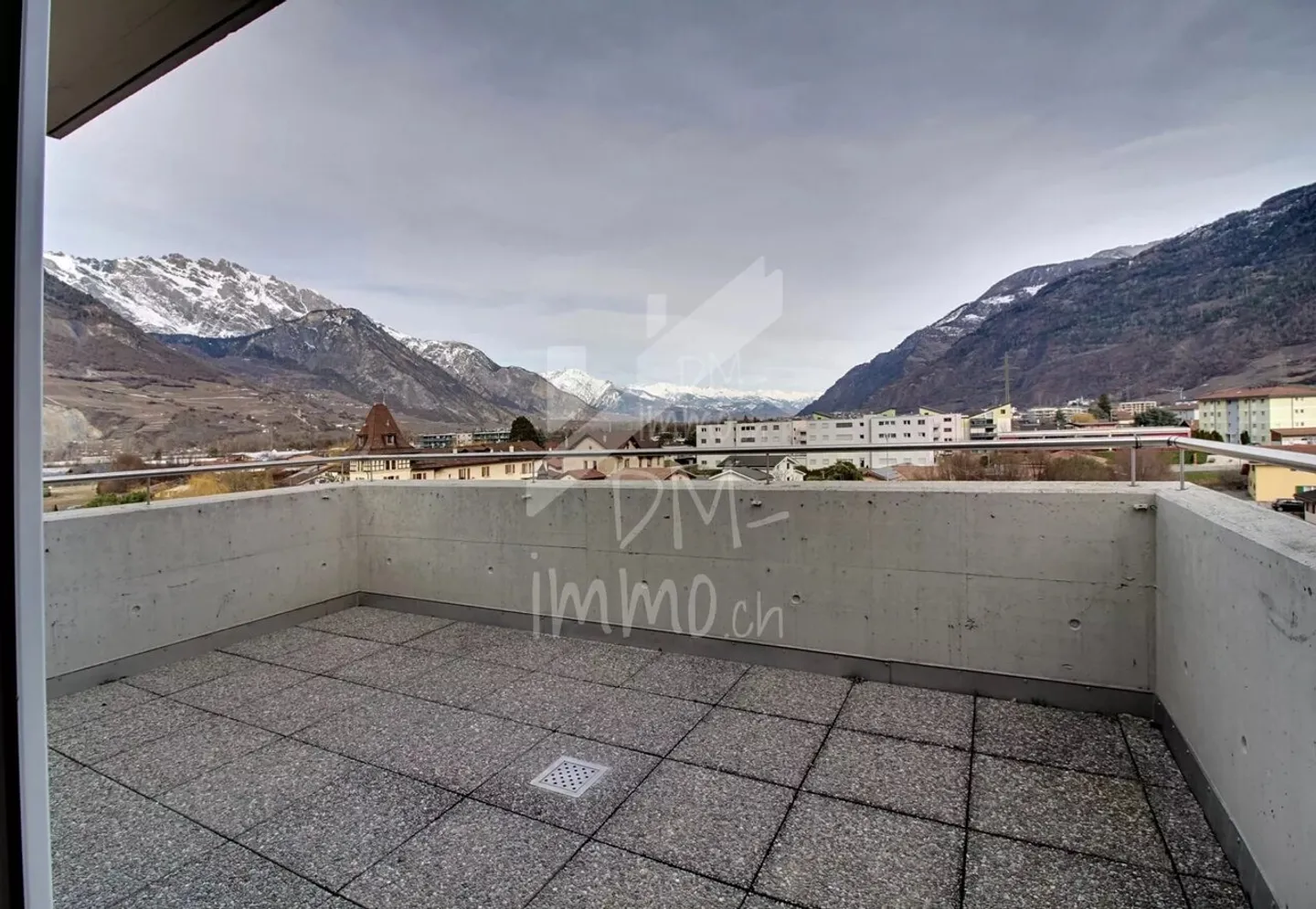 Véritable penthouse, belle finition, excellent état - Photo 9 sur 12