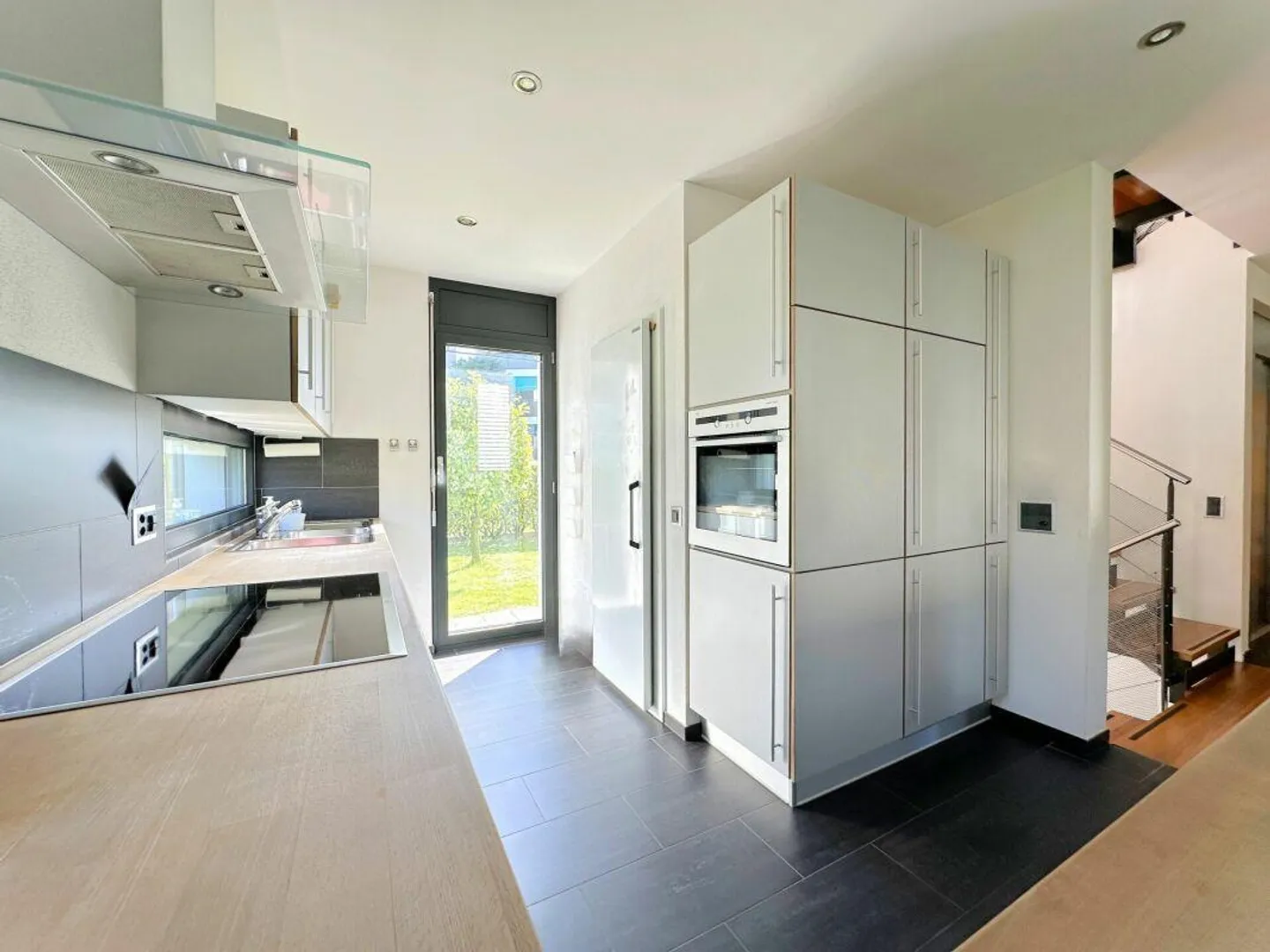 Maison individuelle de haute qualité avec sauna, piscine intérieure et ascenseur - Photo 4 sur 15