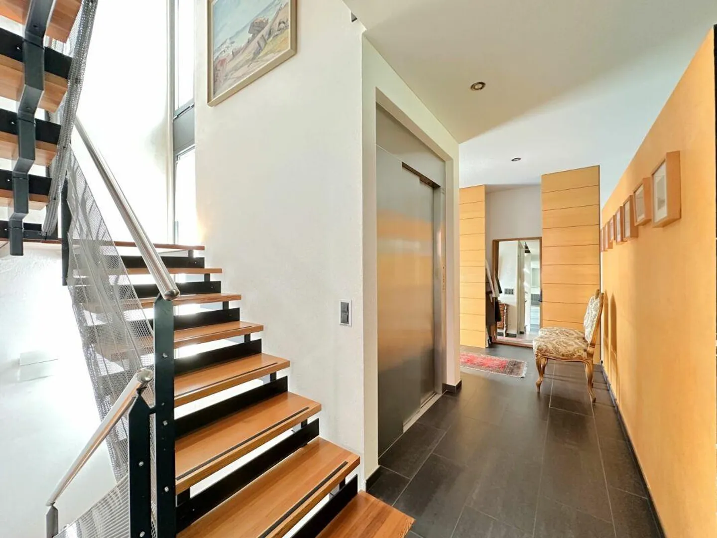 Maison individuelle de haute qualité avec sauna, piscine intérieure et ascenseur - Photo 2 sur 15