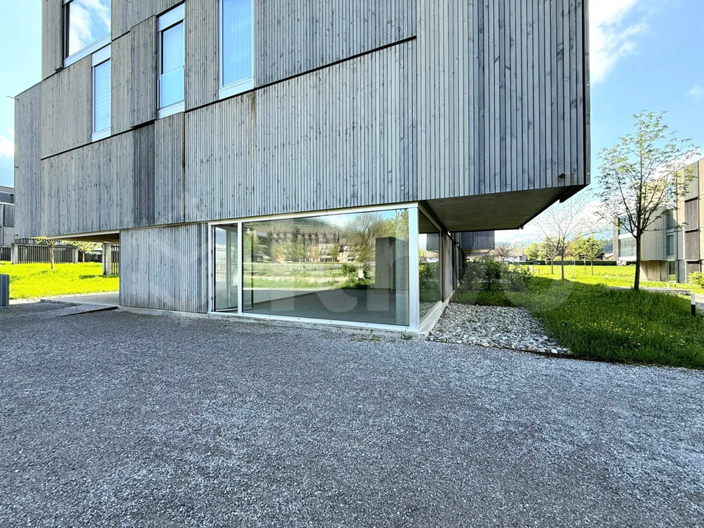 Commercial Space in Bex - Photo 1 of 5