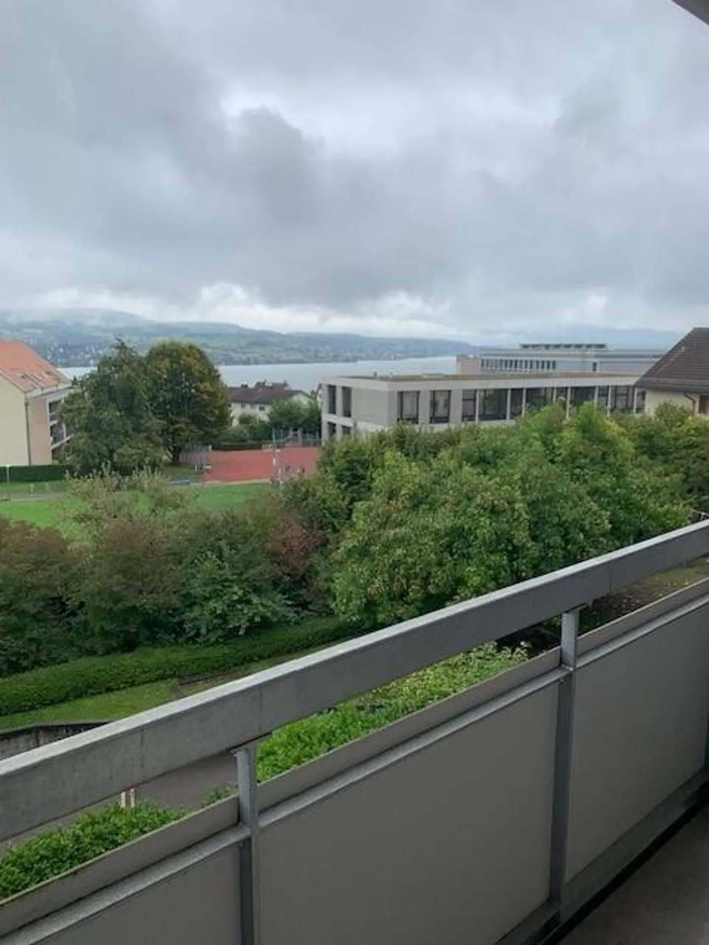 Appartement temporaire à Oberrieden - Photo 1 sur 8