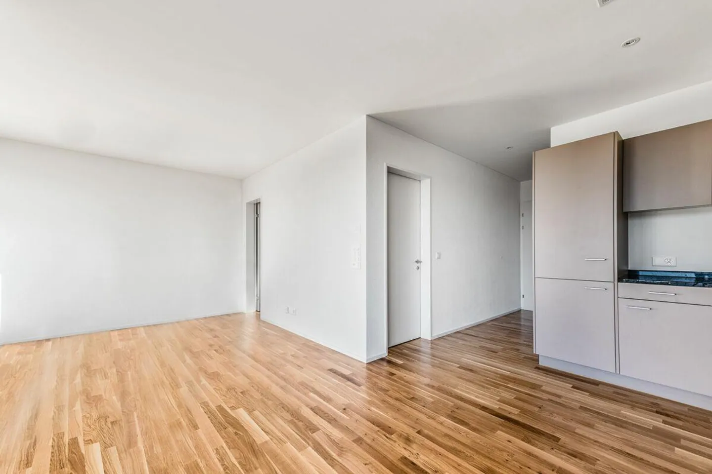 Modern 2½ Room Apartment - Photo 3 of 11