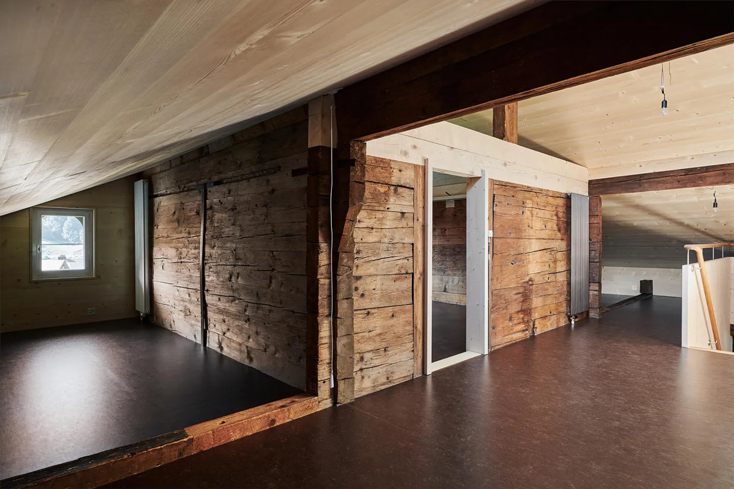 Oggetto per amanti, appartamento mansardato nel centro del villaggio - Foto 4 di 10