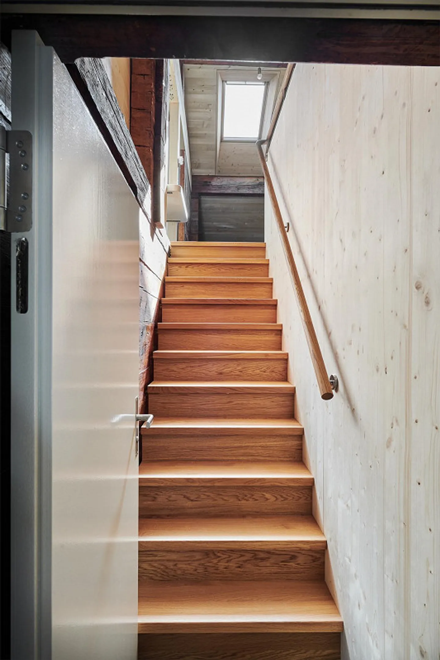 Oggetto per amanti, appartamento mansardato nel centro del villaggio - Foto 7 di 10