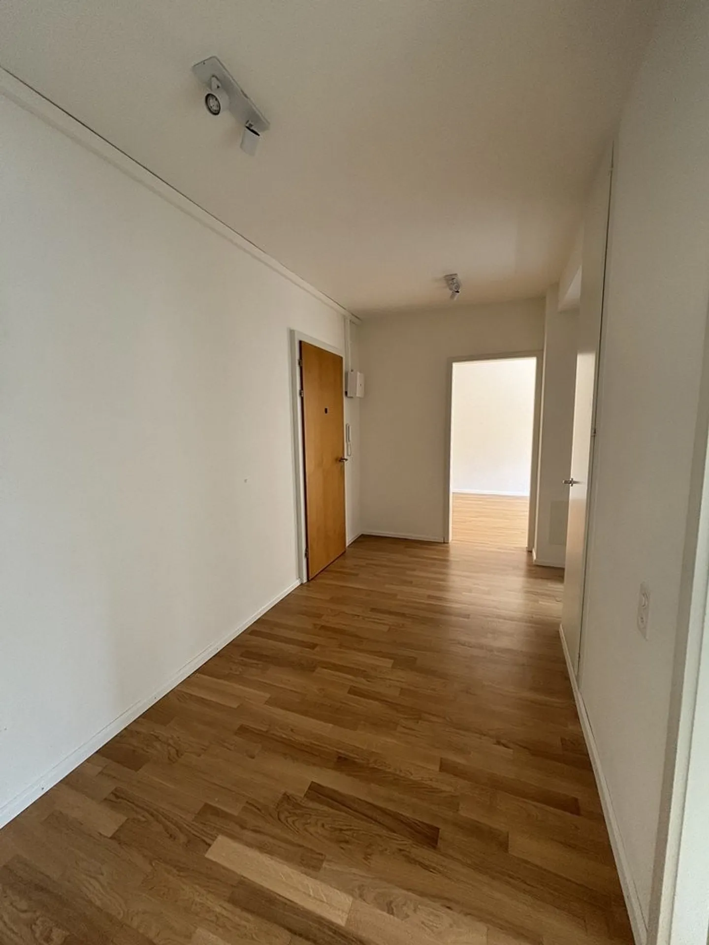 Appartement lumineux de 2 pièces dans un emplacement central à Bâle - Photo 2 sur 7
