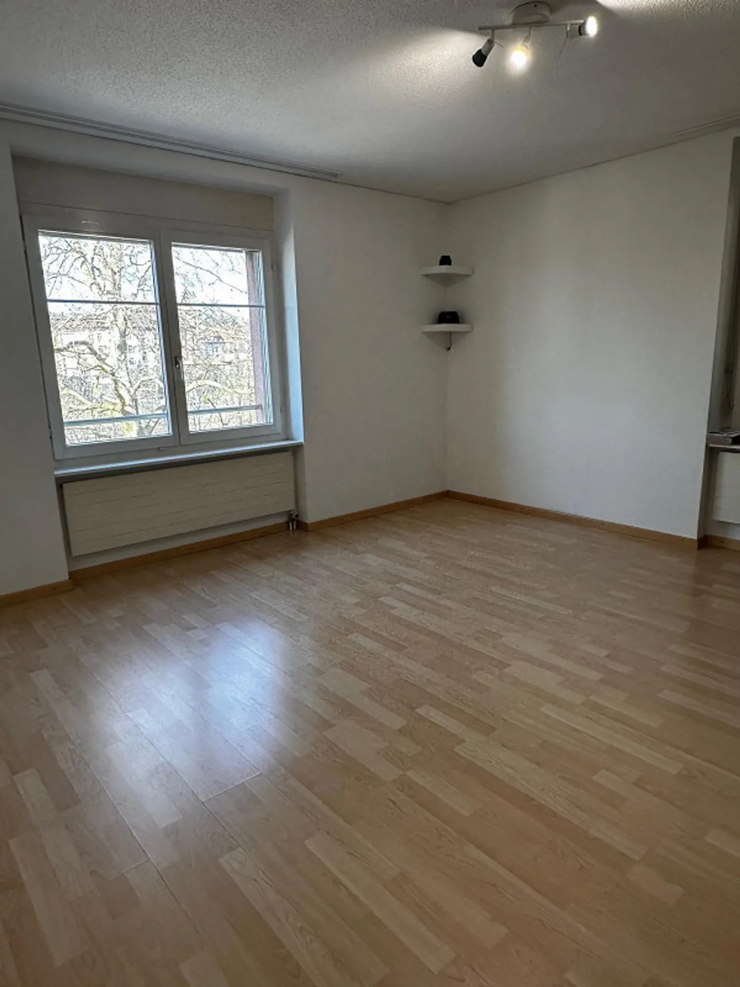 Appartement confortable de 4 pièces au 2ème étage à louer - Photo 2 sur 9