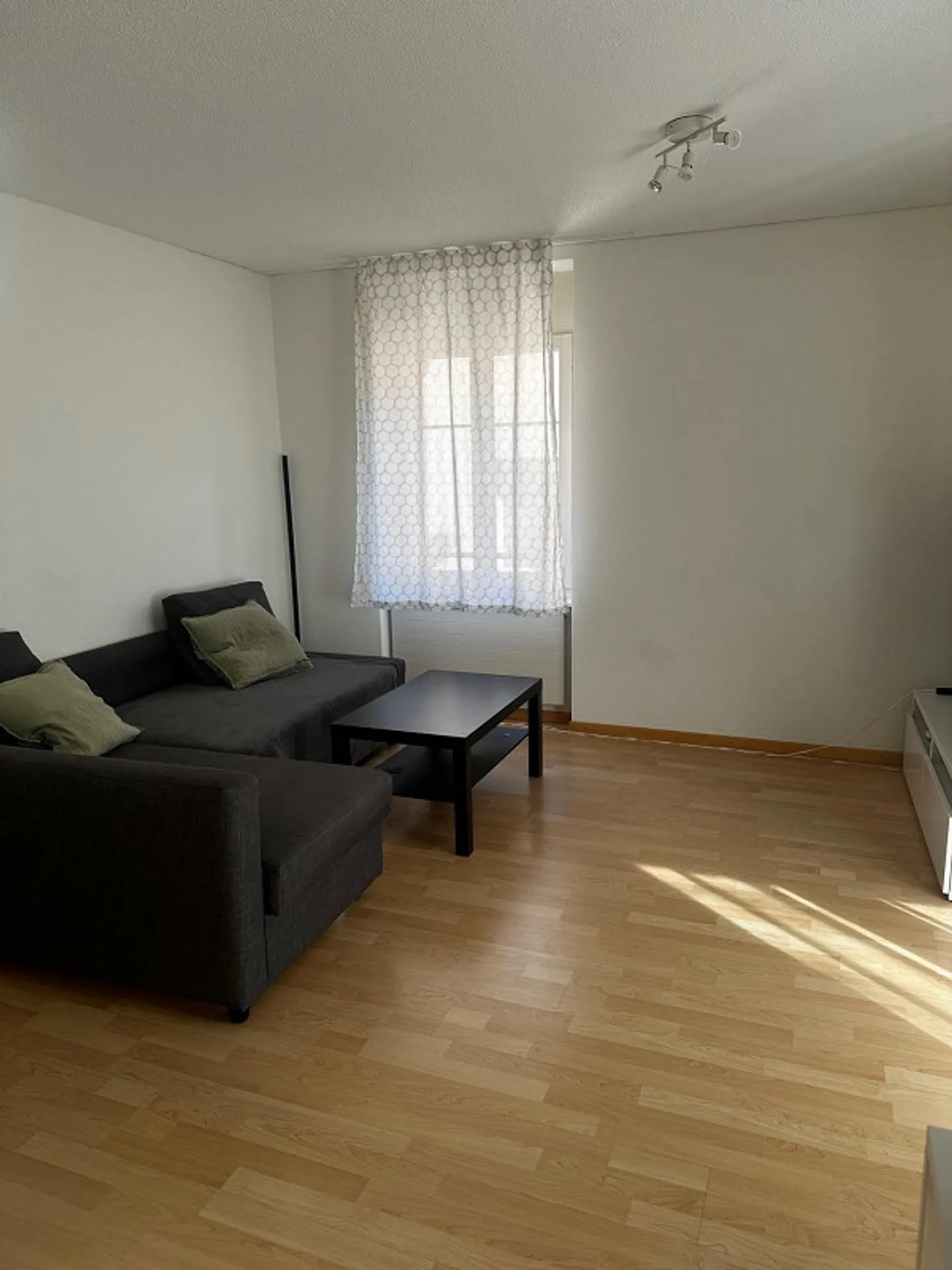 Appartement confortable de 4 pièces au 2ème étage à louer - Photo 3 sur 9