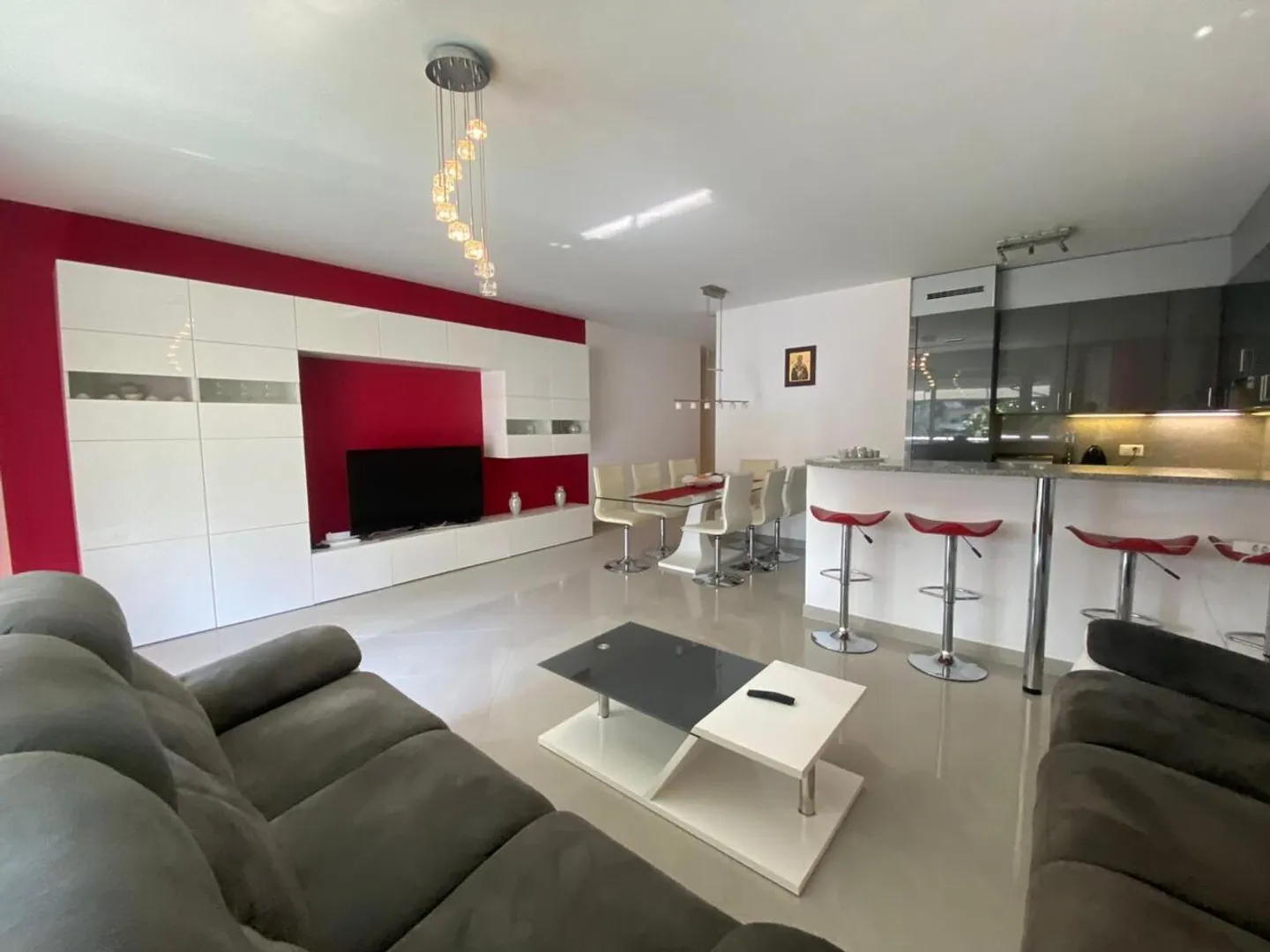 4 1/2-Room Apartment in the City Center with Quiet, Sunny View - Photo 2 of 12