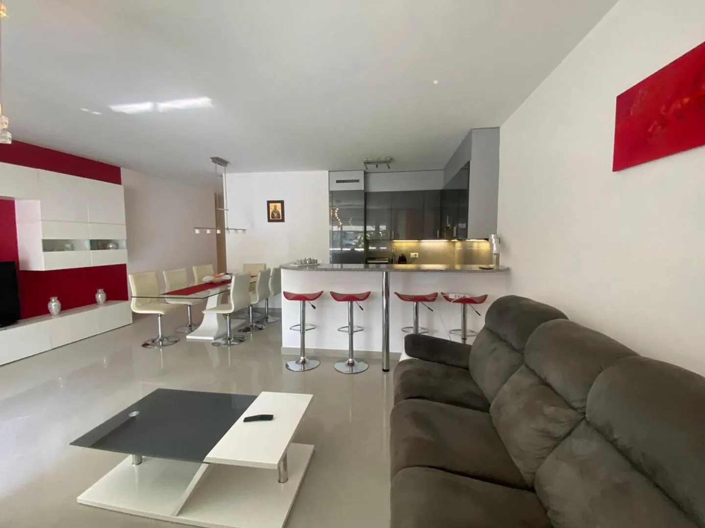 4 1/2-Room Apartment in the City Center with Quiet, Sunny View - Photo 4 of 12