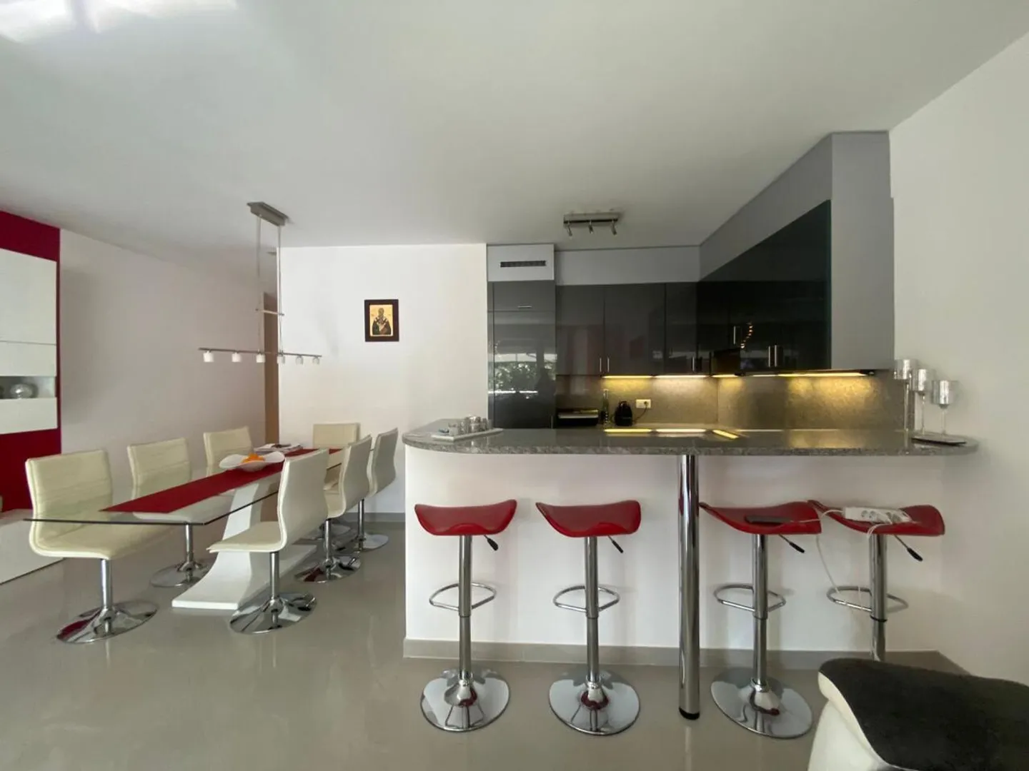 4 1/2-Room Apartment in the City Center with Quiet, Sunny View - Photo 5 of 12