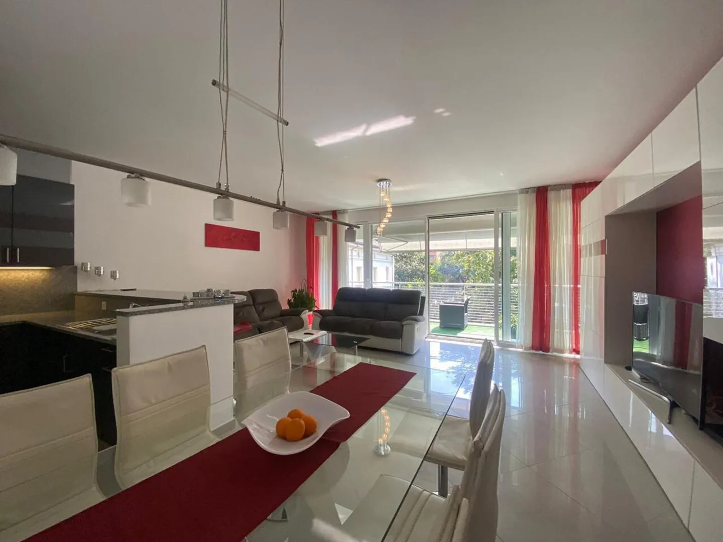 4 1/2-Room Apartment in the City Center with Quiet, Sunny View - Photo 3 of 12