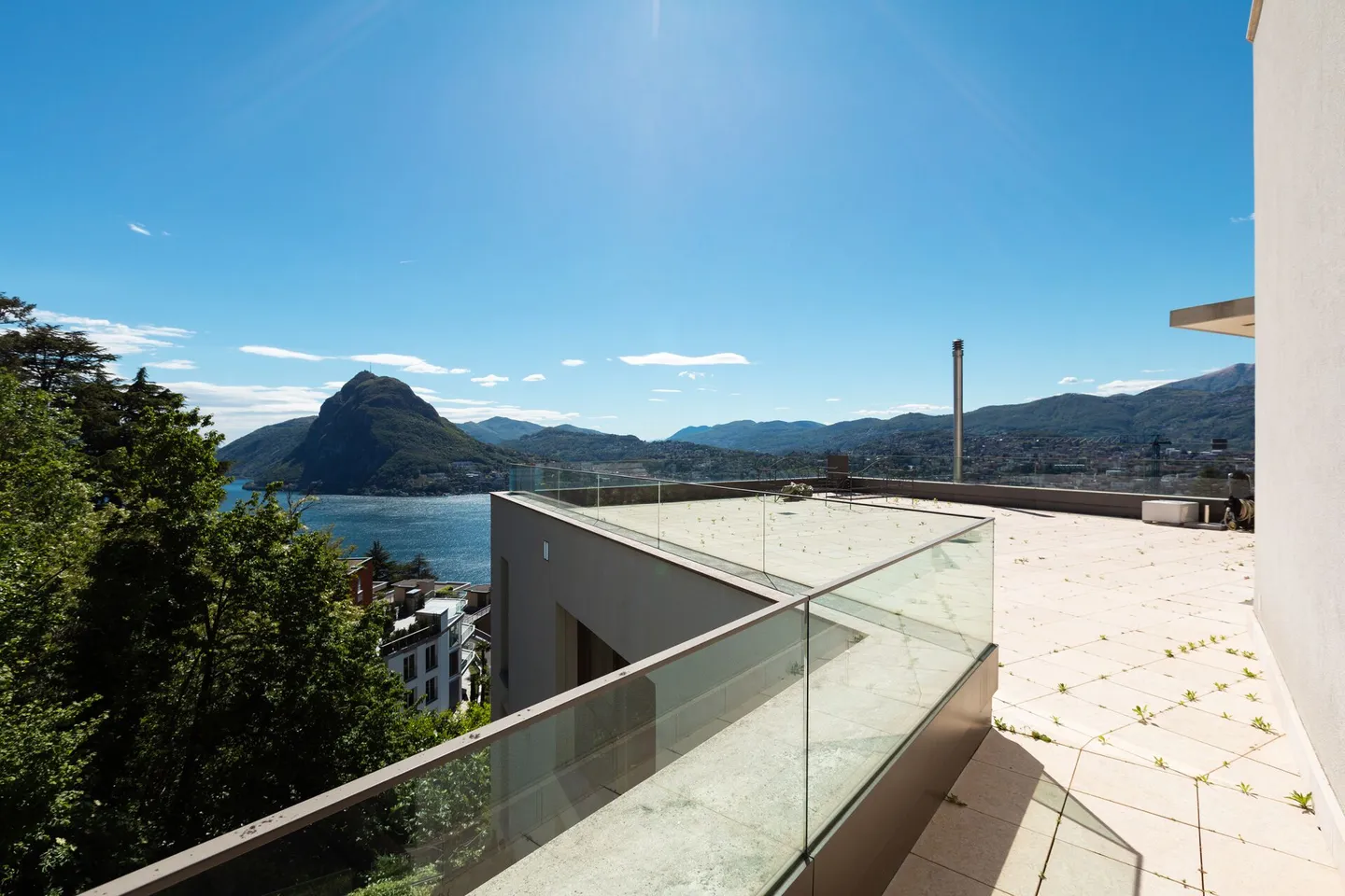 LUGANO RUVIGLIANA | VILLA LUSSUOSA MODERNA CON VISTA ECCITANTE SUL LAGO - Foto 4 di 8