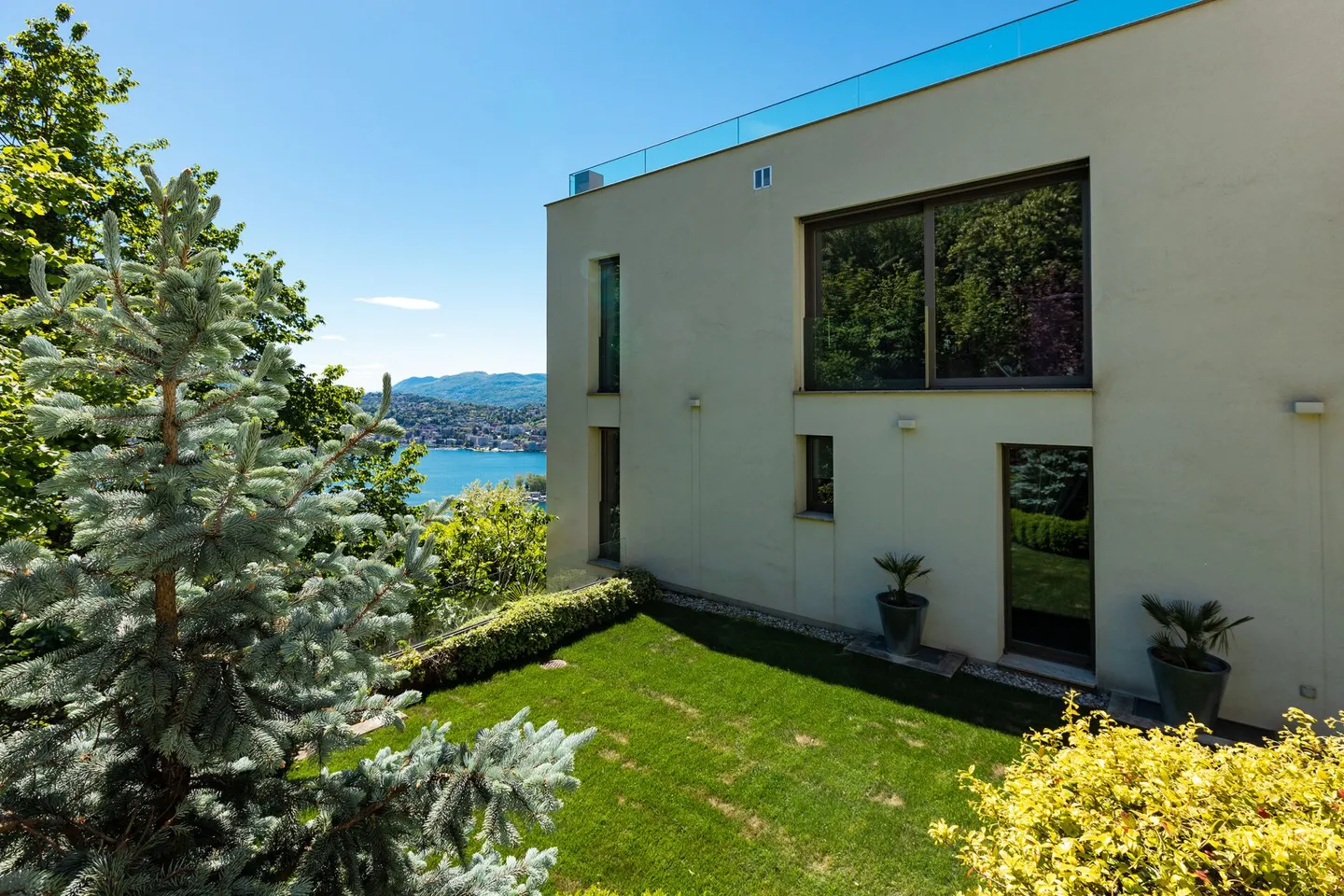 LUGANO RUVIGLIANA | VILLA LUSSUOSA MODERNA CON VISTA ECCITANTE SUL LAGO - Foto 7 di 8