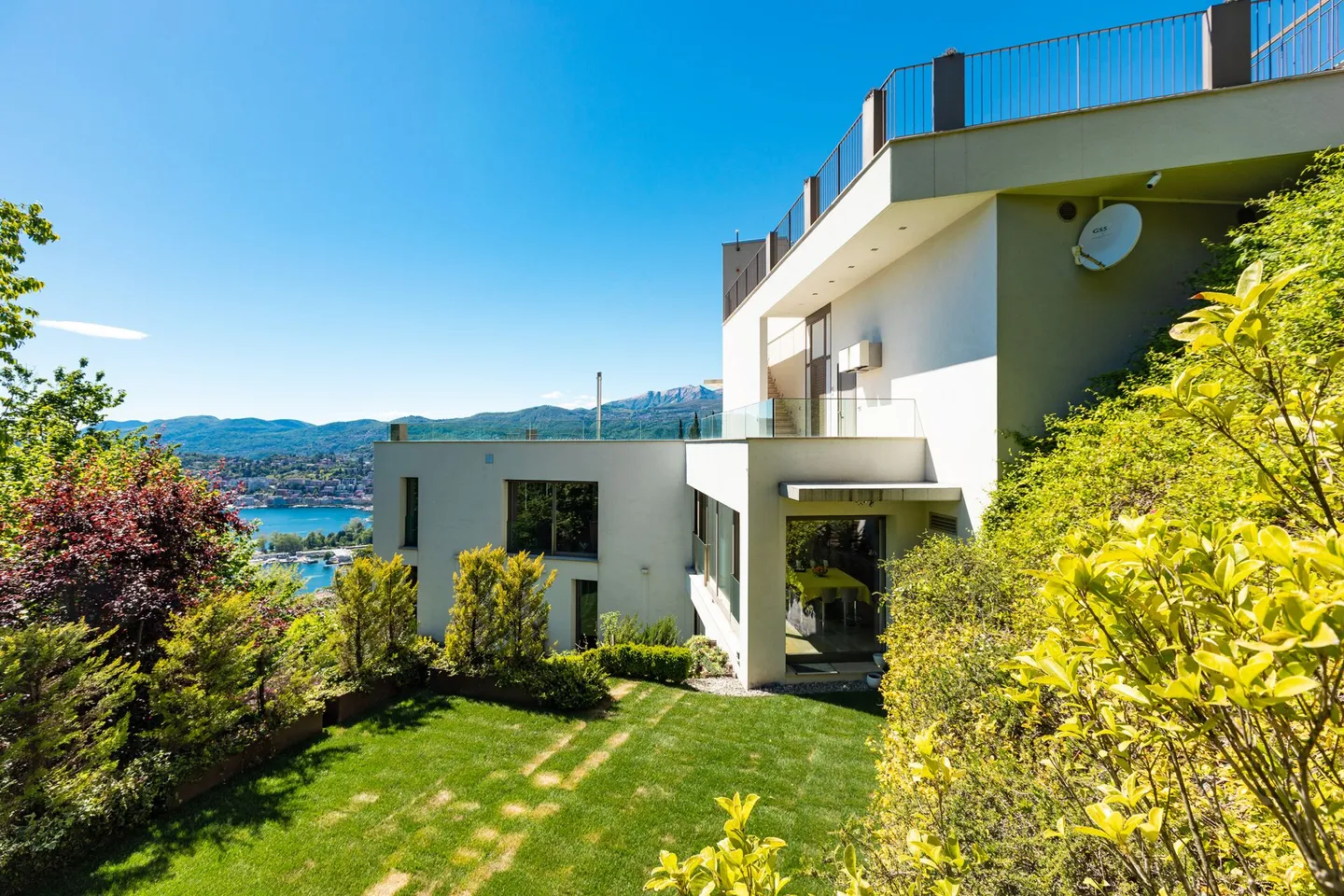 LUGANO RUVIGLIANA | VILLA LUSSUOSA MODERNA CON VISTA ECCITANTE SUL LAGO - Foto 8 di 8