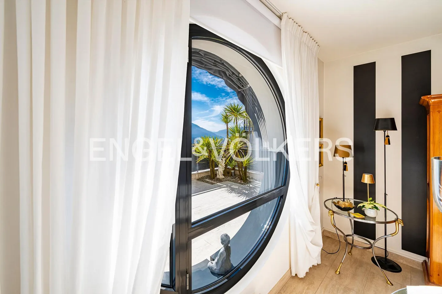 Elegant Villa with Lake View - Photo 7 of 13