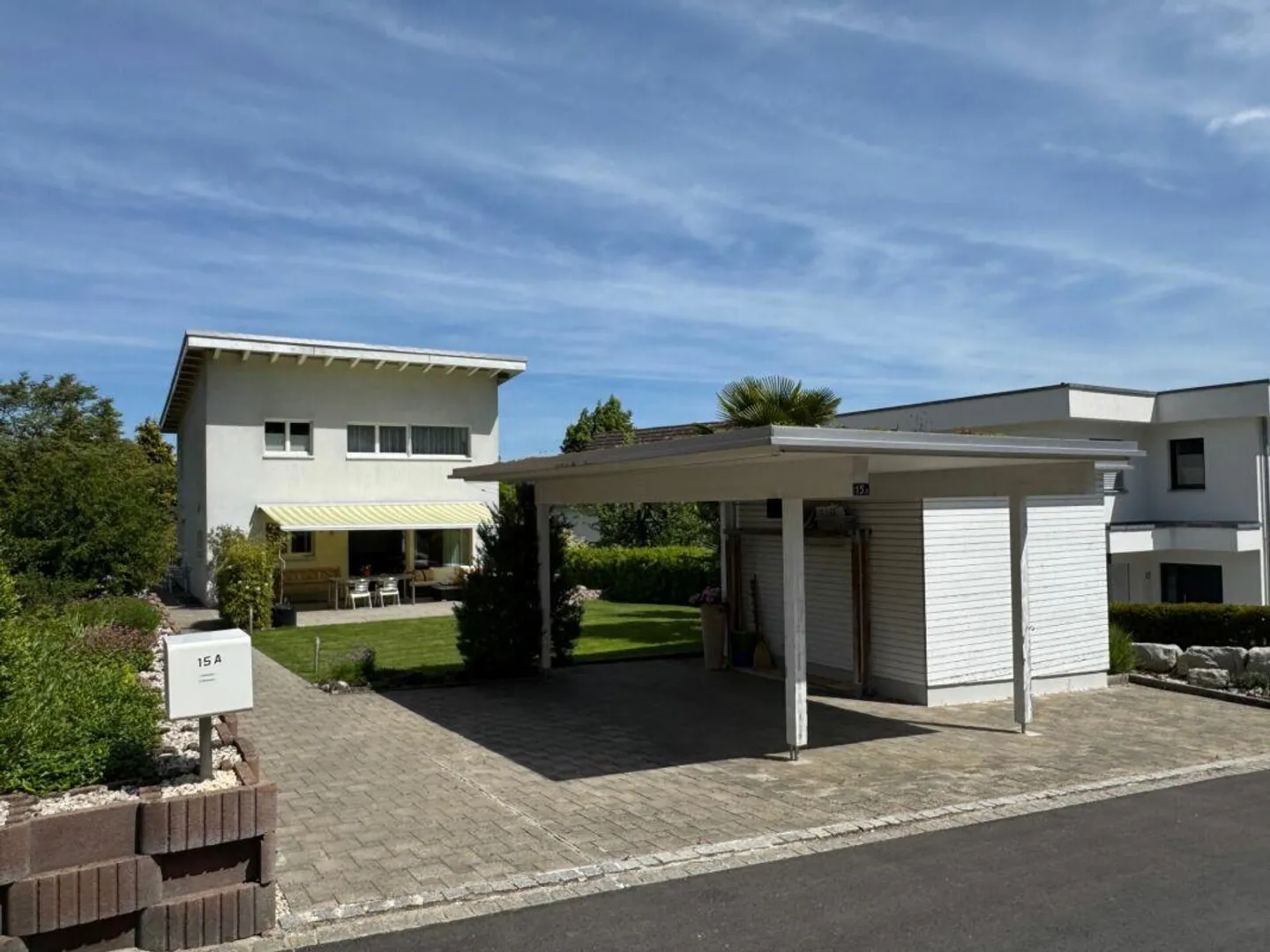 Freistehendes Einfamilienhaus mit Garten - Foto 1 von 15