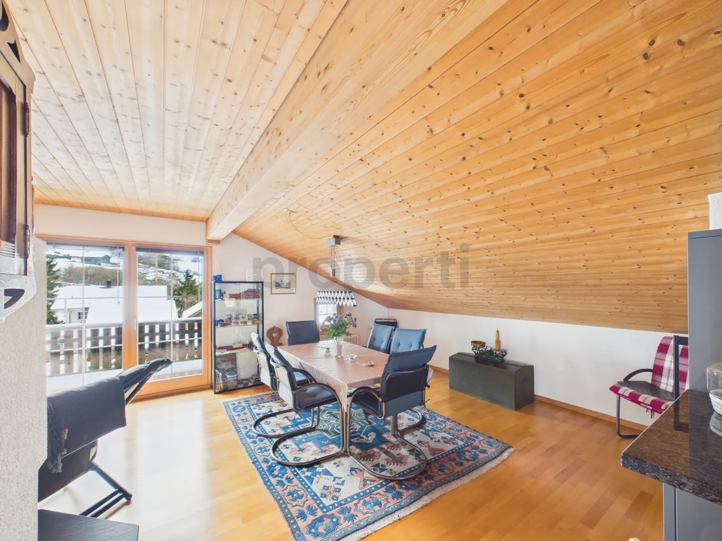 Cozy 3-room attic apartment in Betschwanden also possible as a 2nd apartment - Photo 1 of 10