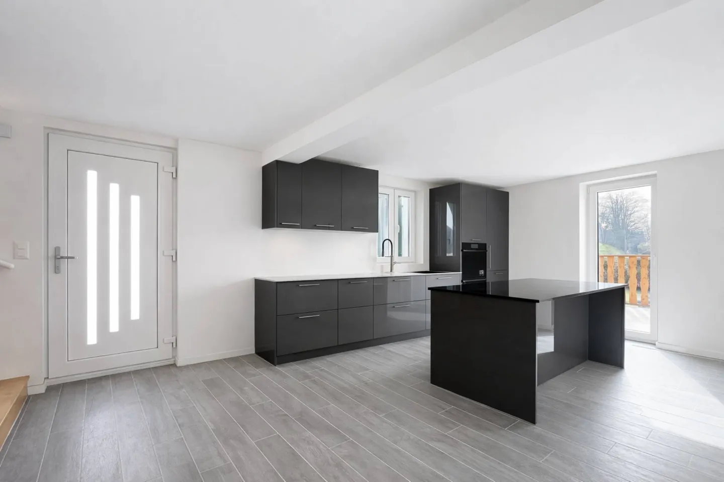 Triplex di tre e mezzo locali - grande giardino e vista parziale sul lago - Foto 11 di 13