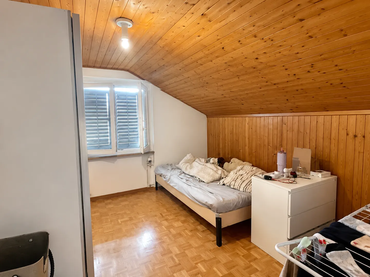 Charmant appartement sous les toits de 2 pièces à Aesch ZH - Photo 4 sur 5