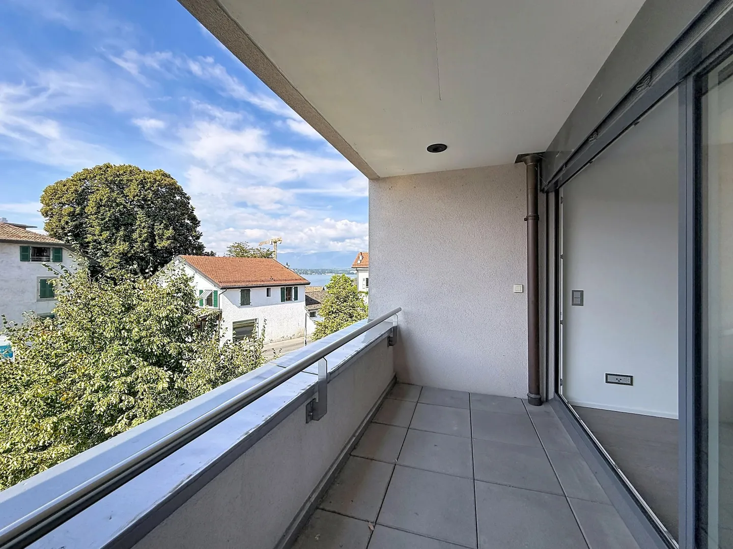 Elegant Apartment in Vésenaz - Photo 4 of 9