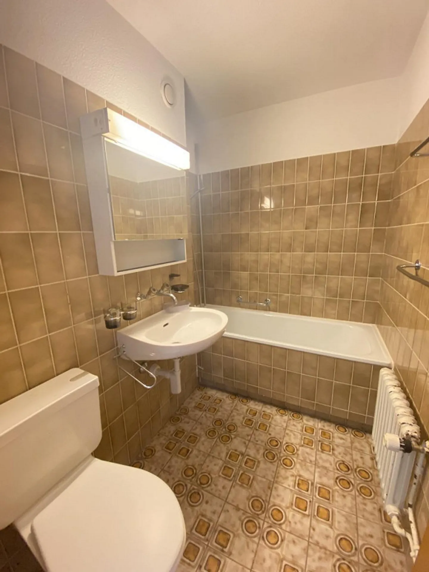 Befristet bis 31.3.2027 - Altbauwohnung an ruhiger und zentraler Lage - Foto 3 von 9