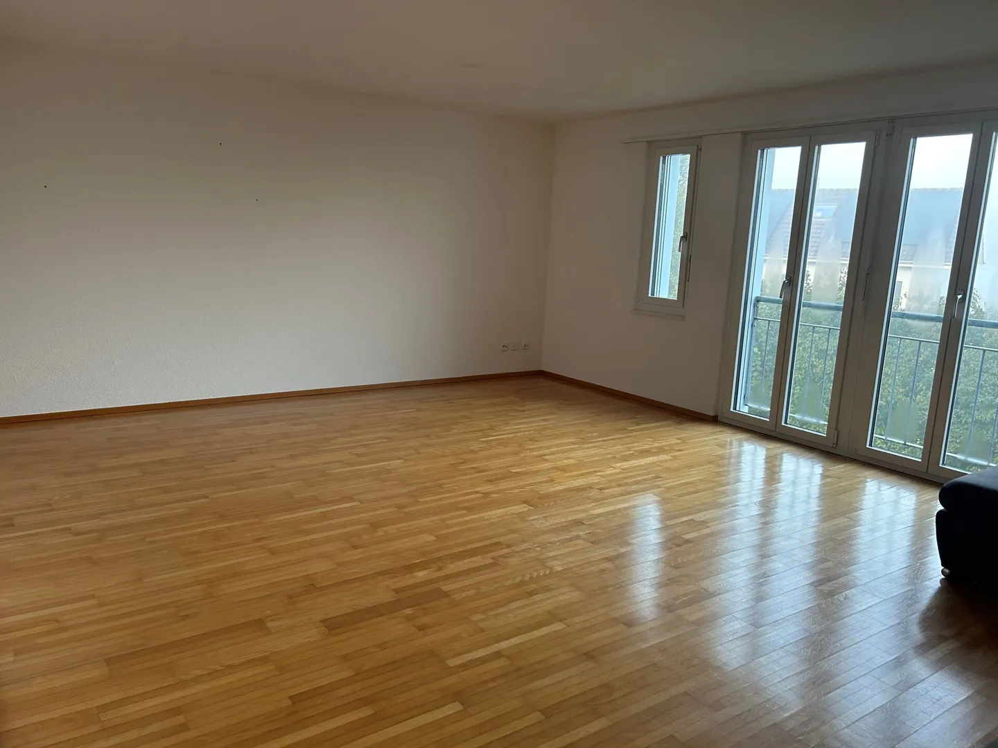 Appartamento di 3,5 stanze situato in zona tranquilla con patio - Foto 1 di 8