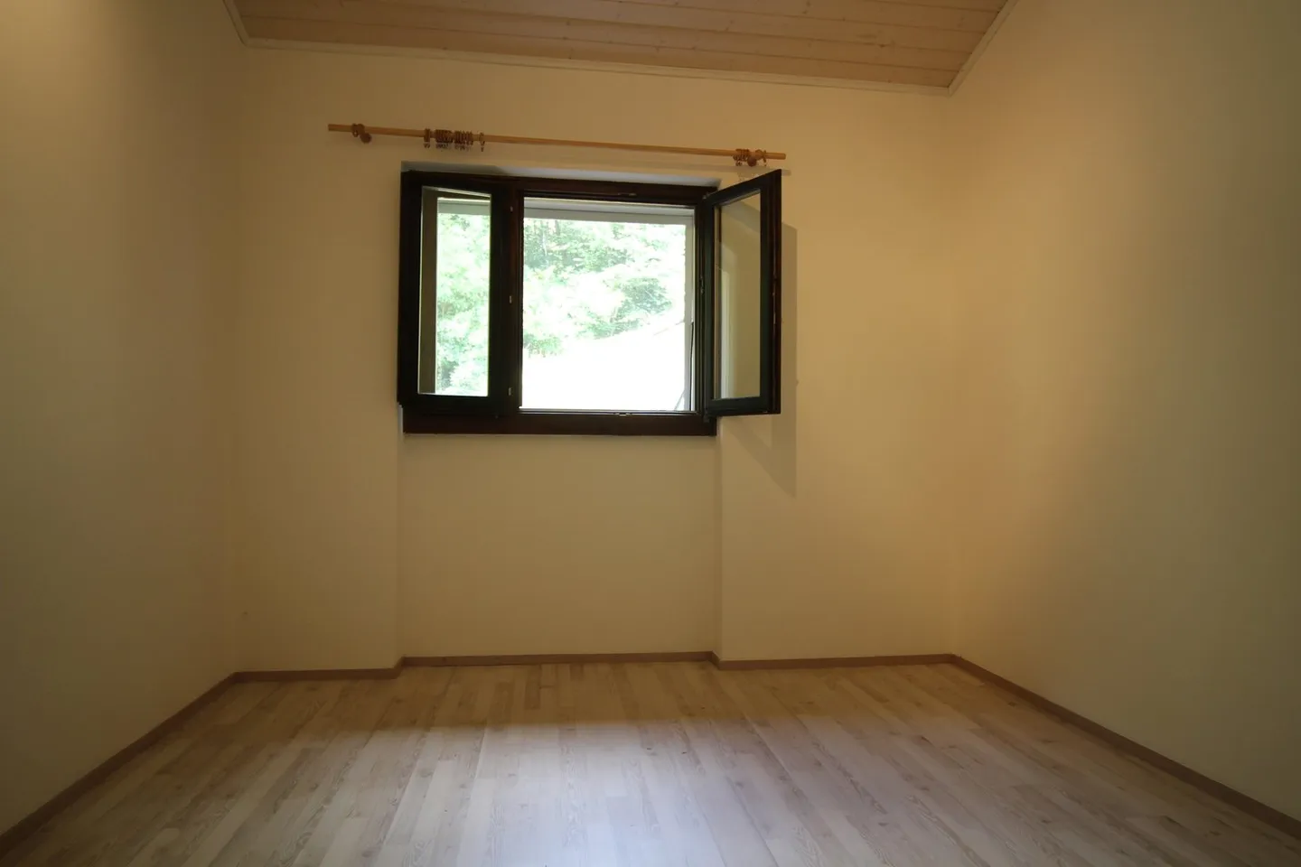 VALCOLLA - MAISON INDIVIDUELLE PARTIELLEMENT MEUBLÉE À VENDRE - Photo 8 sur 9