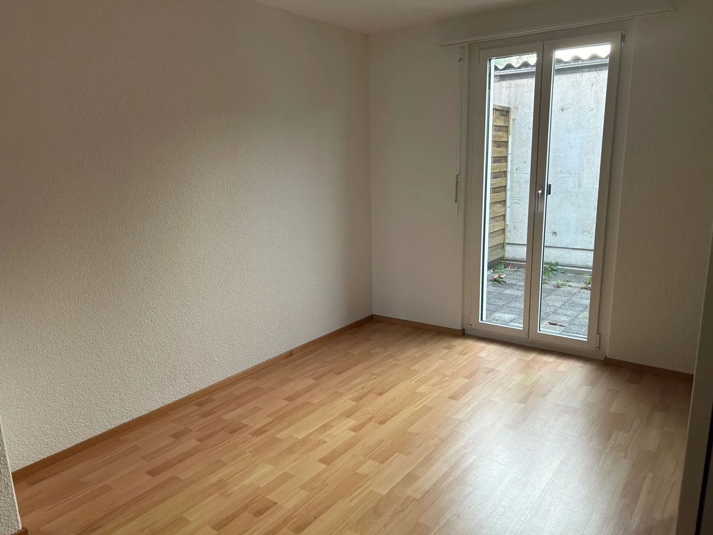 Appartamento di 3,5 stanze situato in zona tranquilla con patio - Foto 7 di 8