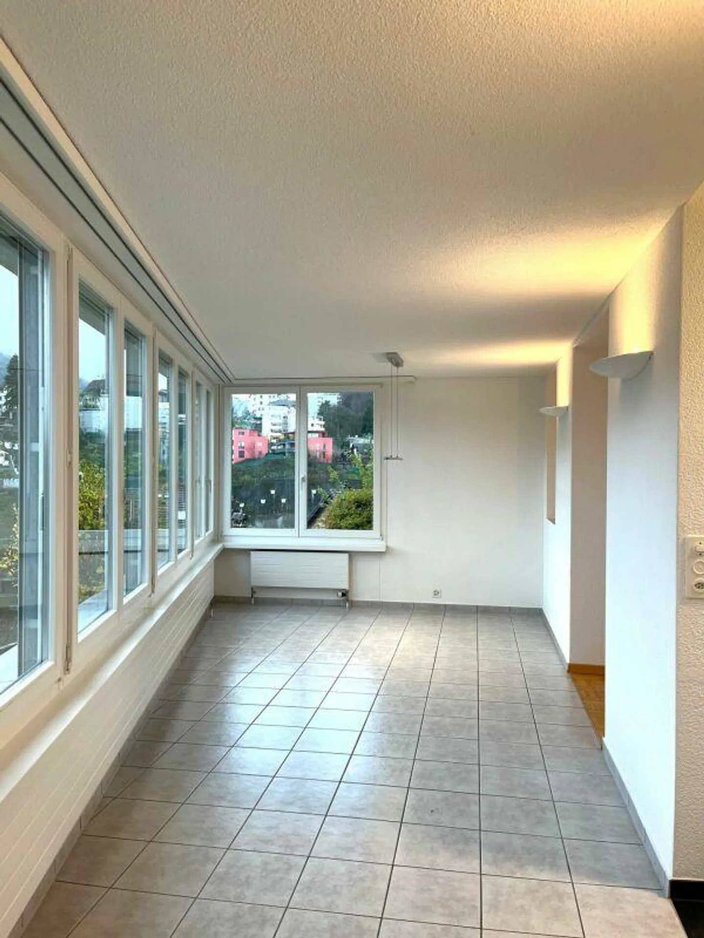 Appartement spacieux de 2,5 pièces avec grotte et coin salon dans le jardin ! - Photo 5 sur 18