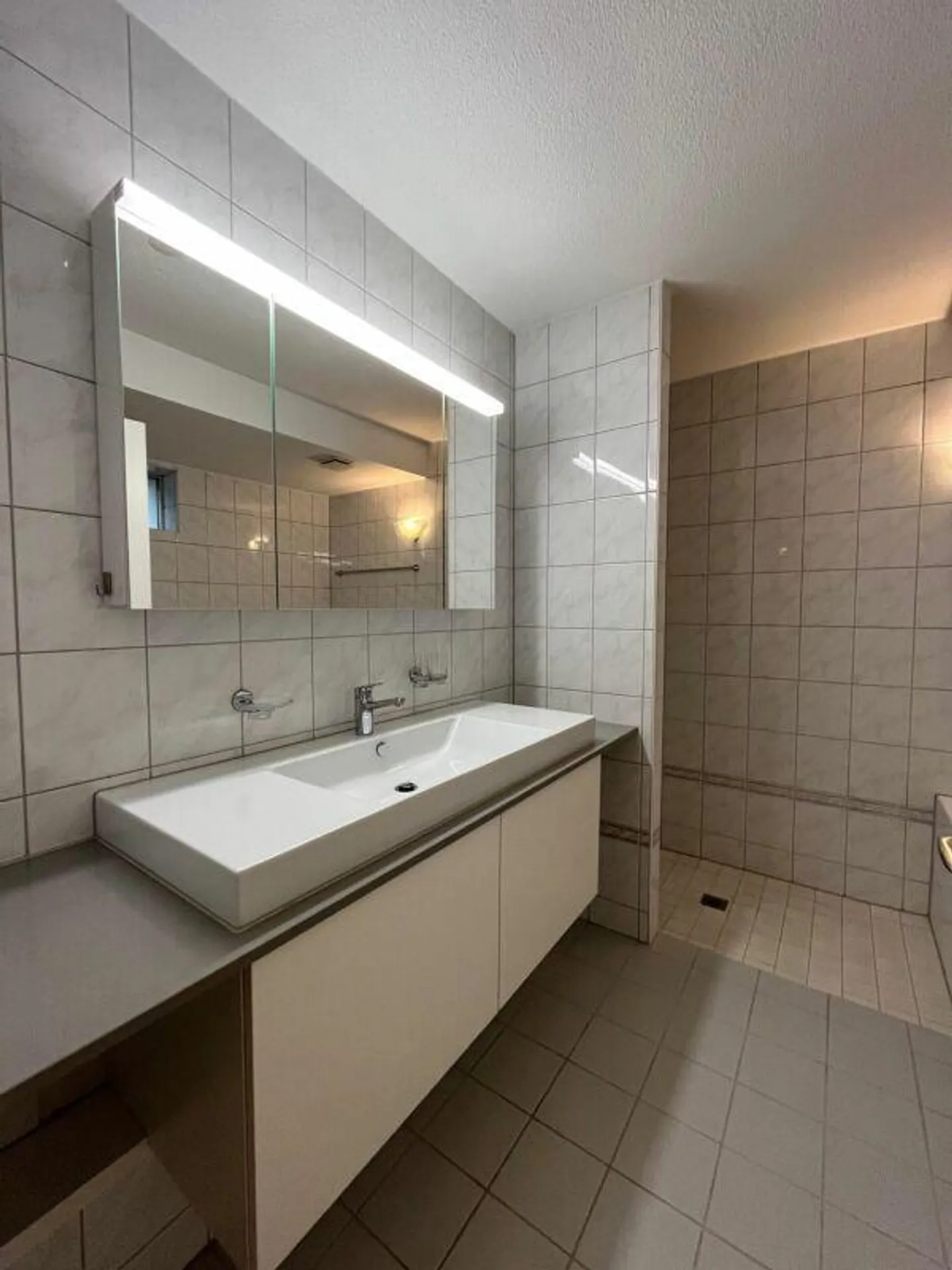 Appartement spacieux de 2,5 pièces avec grotte et coin salon dans le jardin ! - Photo 6 sur 18