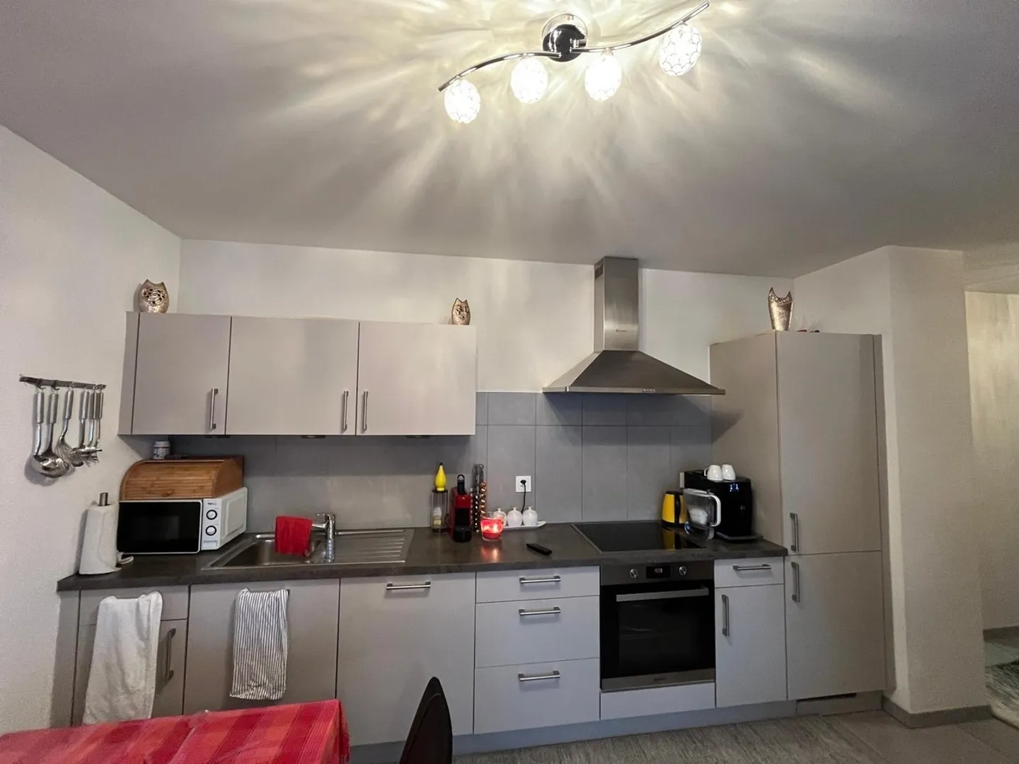 Appartement de 3,5 pièces plein centre ville avec ascenseur. - Photo 3 sur 20